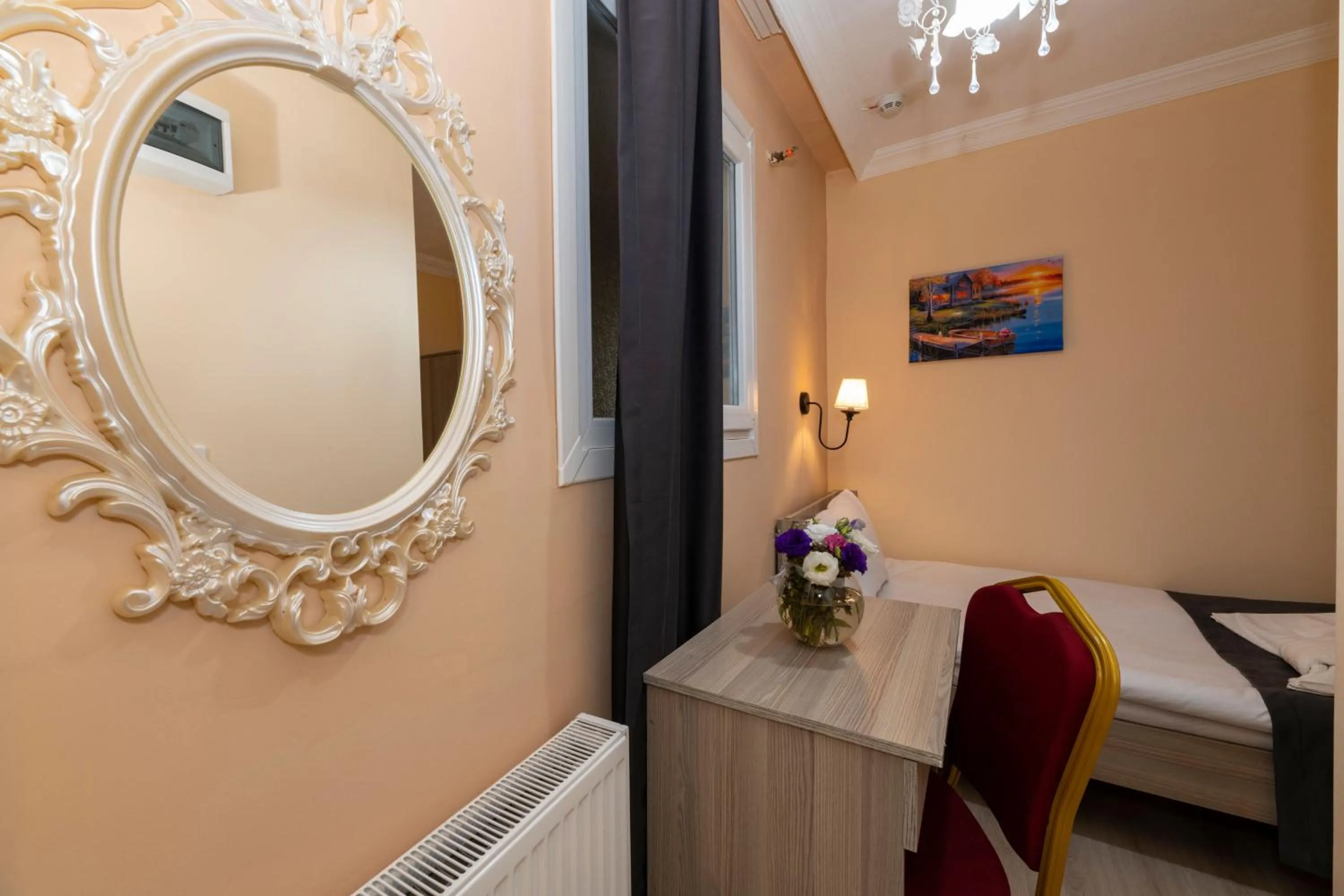 Bed in Golden Flower Pansiyon