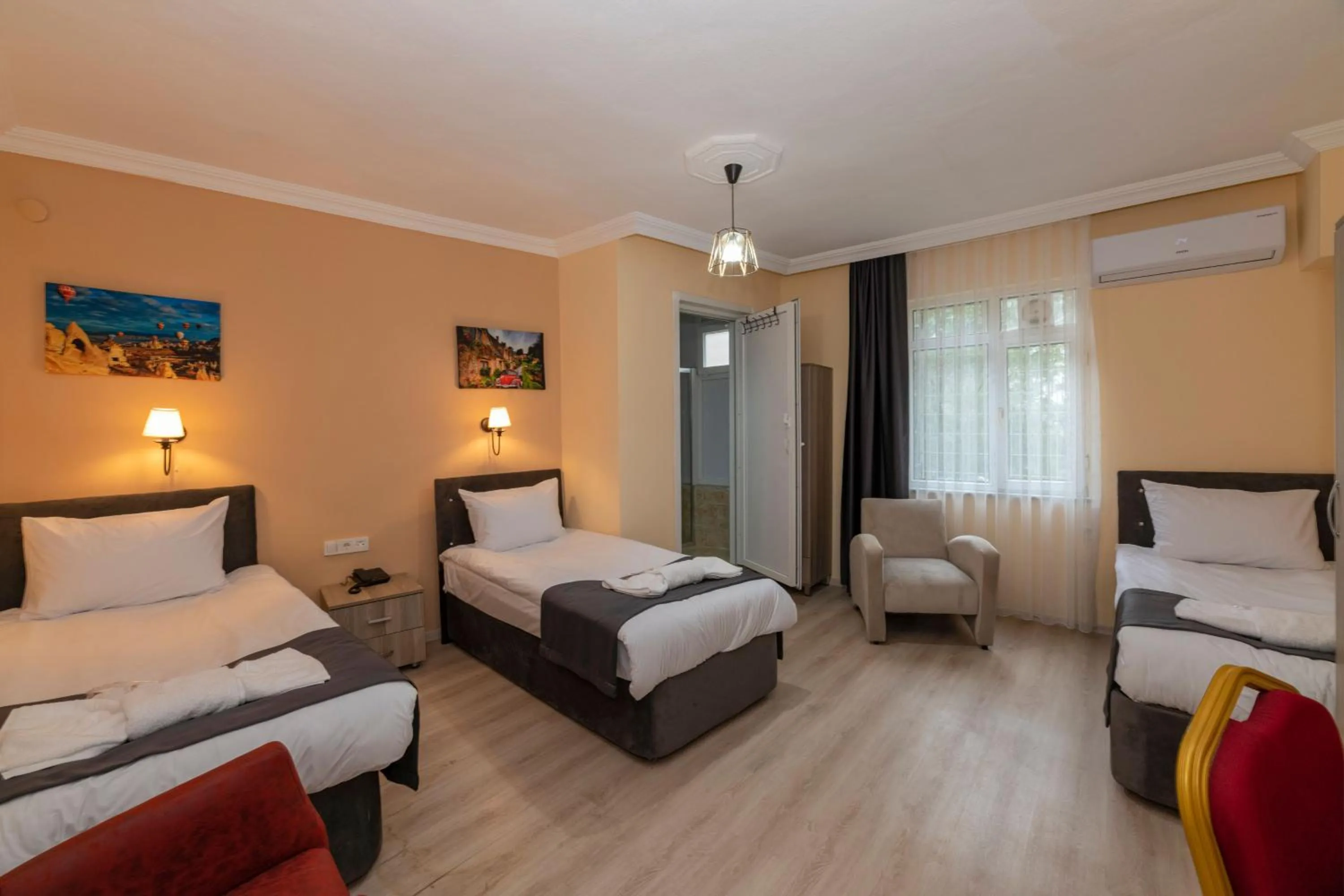 Bed in Golden Flower Pansiyon