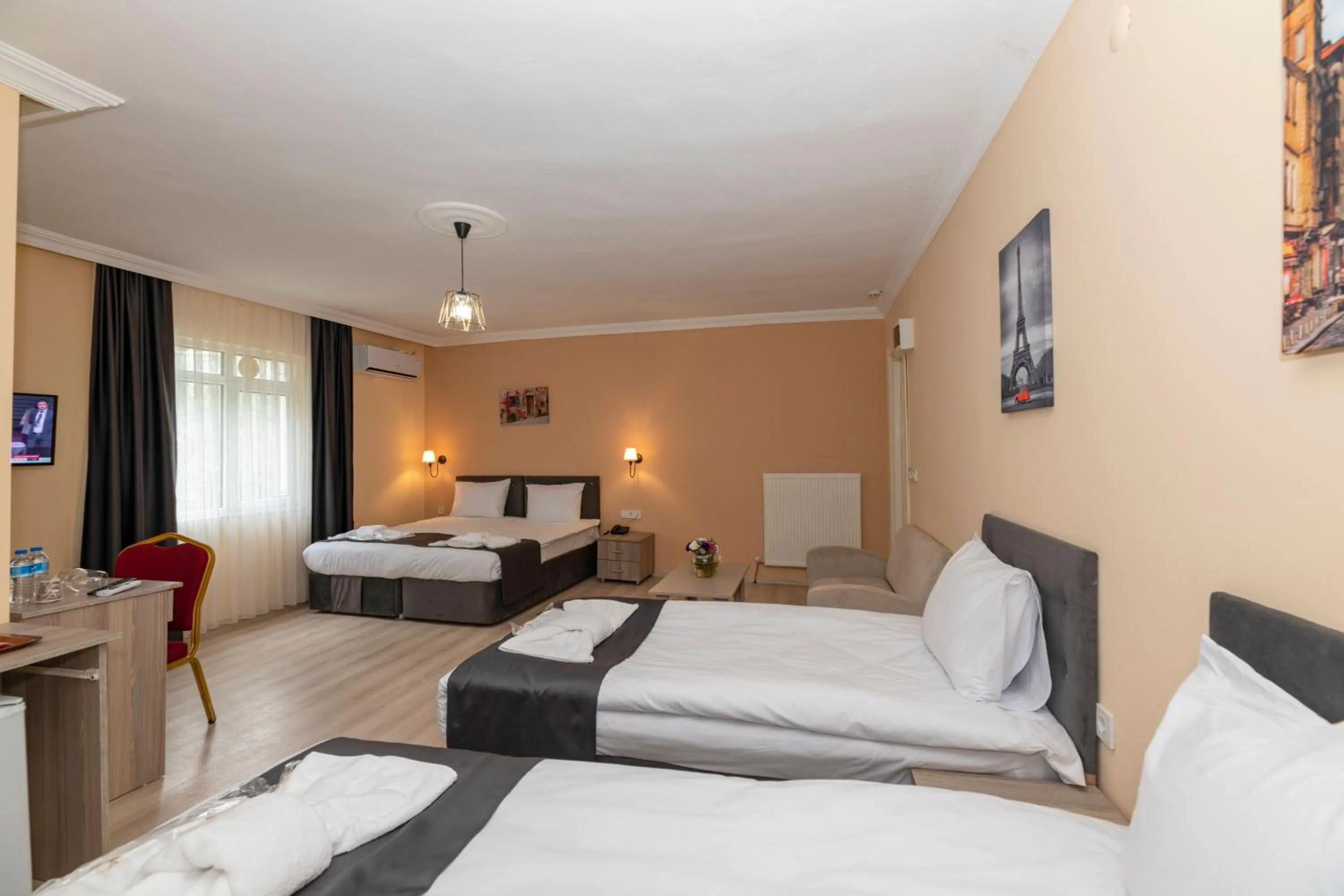 Bed in Golden Flower Pansiyon