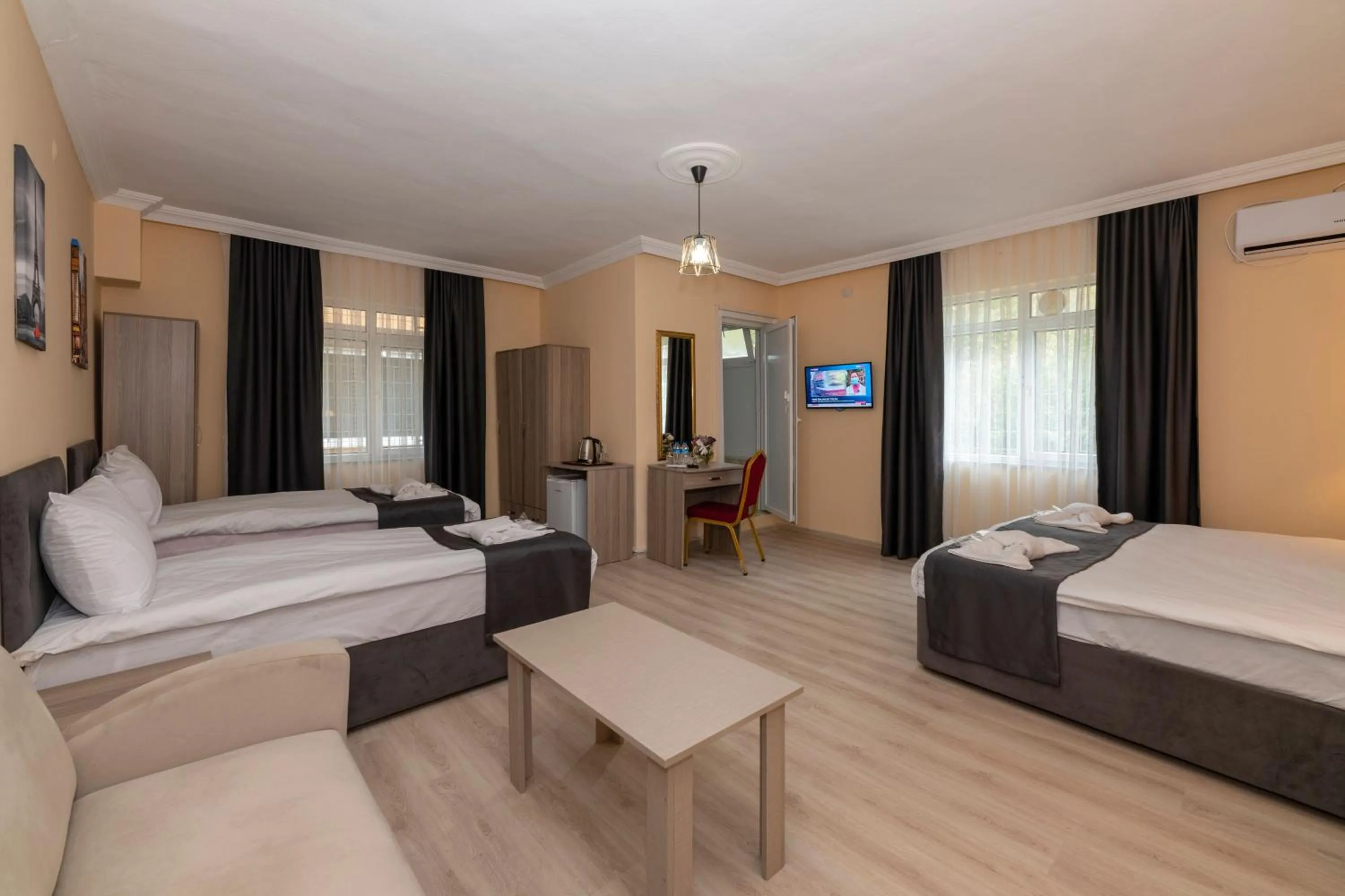 Bed in Golden Flower Pansiyon