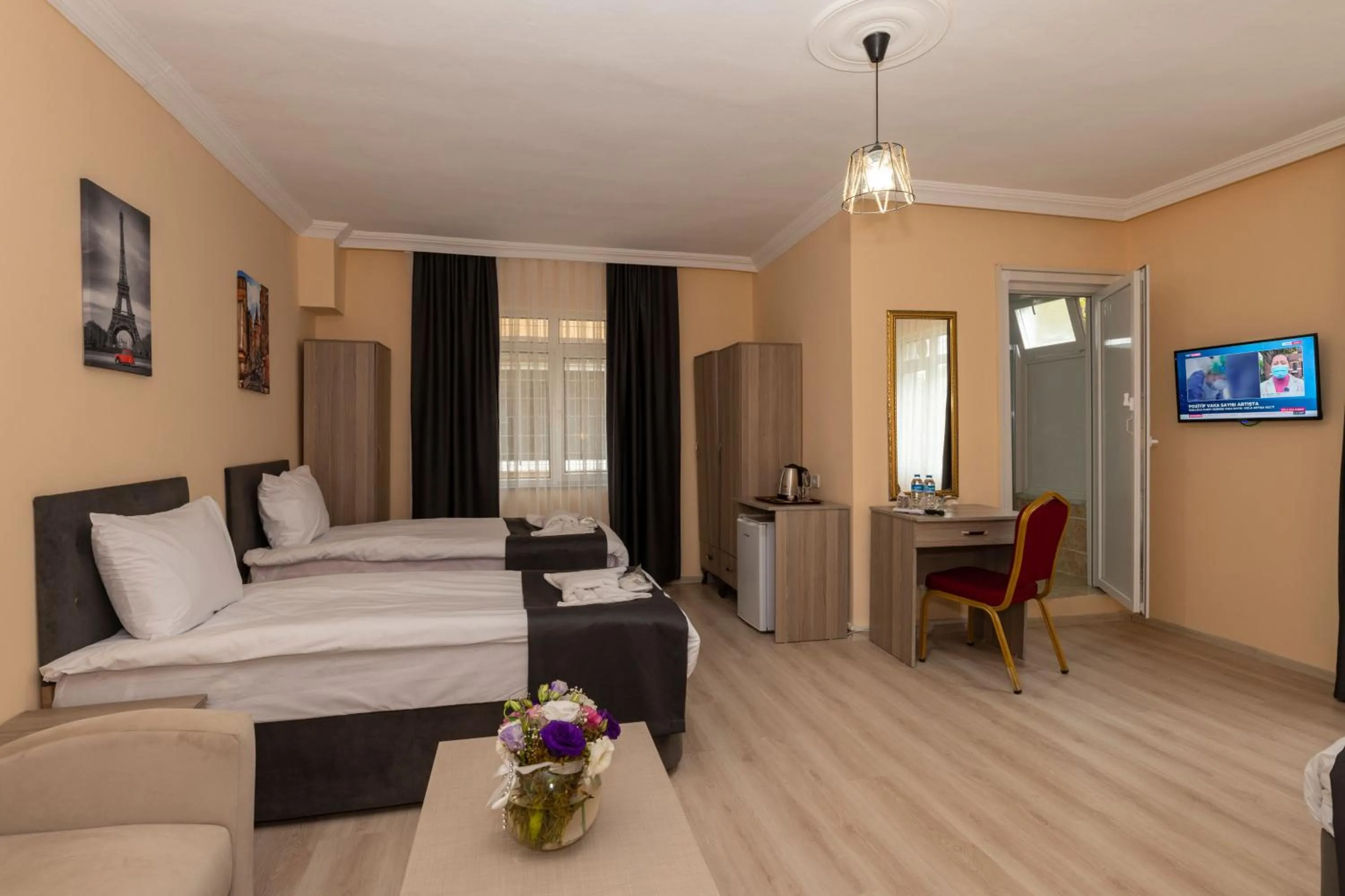 Bed in Golden Flower Pansiyon