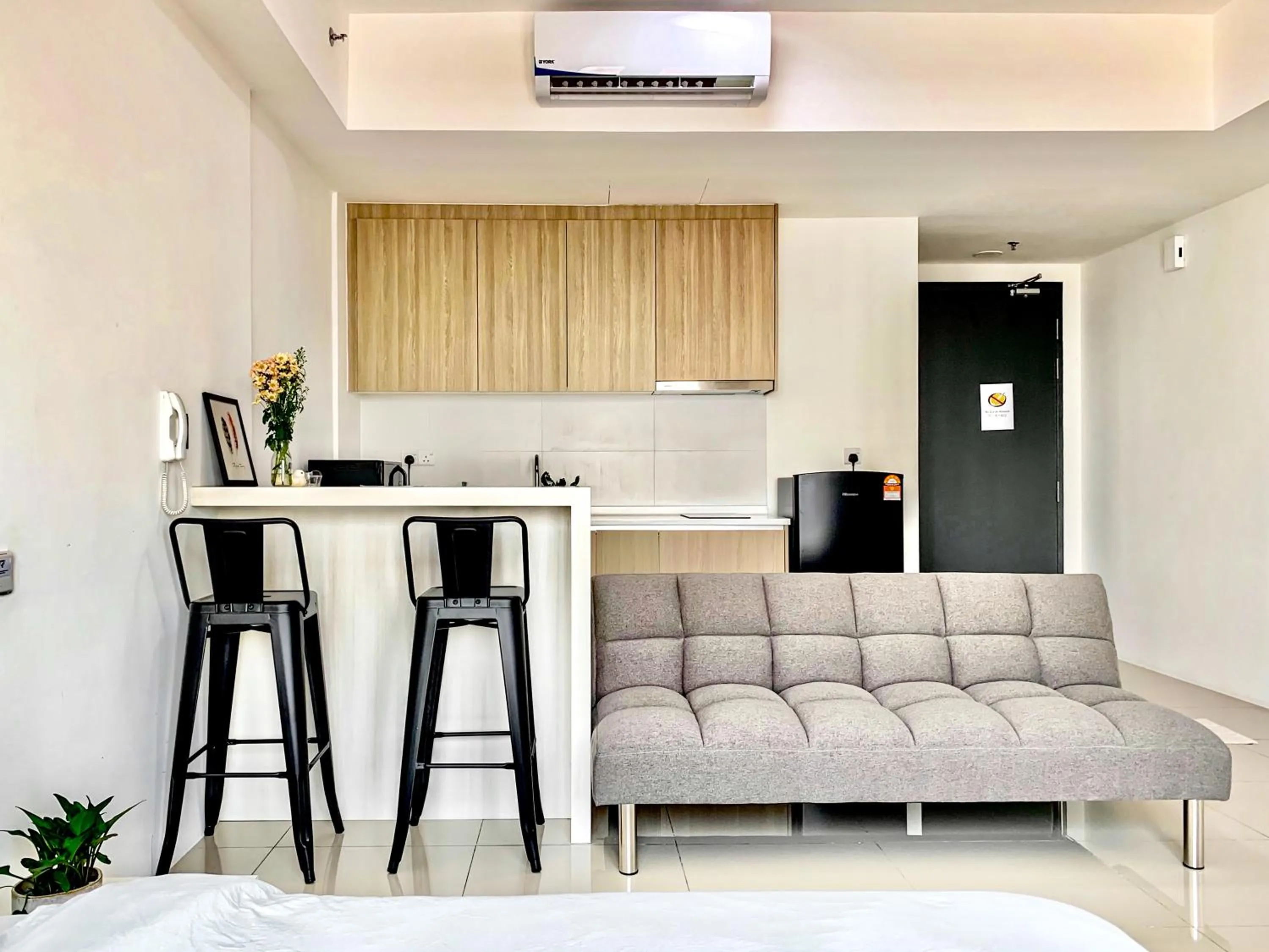 Bed in Georgetown Tropicana 218 Apartment