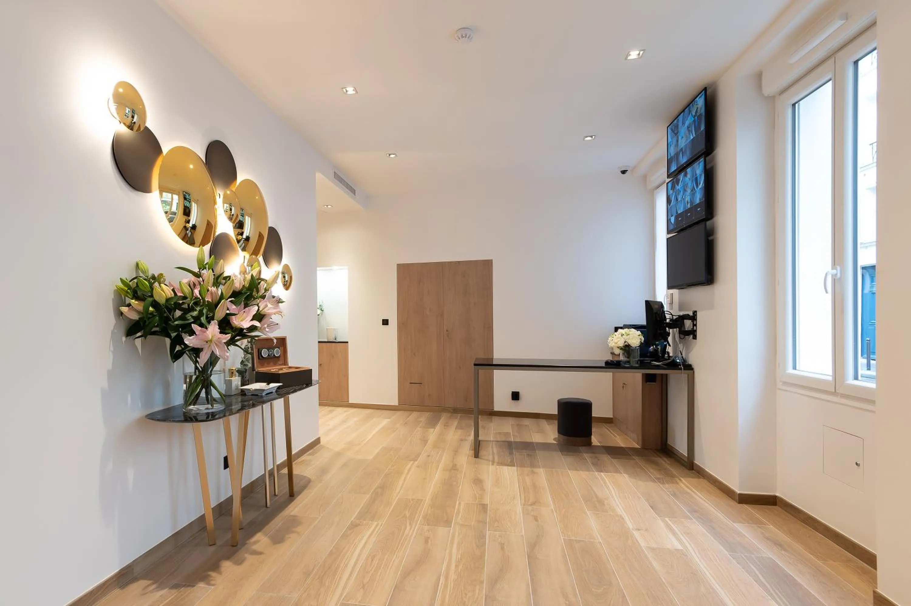 Lobby or reception in HOTEL AU COEUR DE REPUBLIQUE