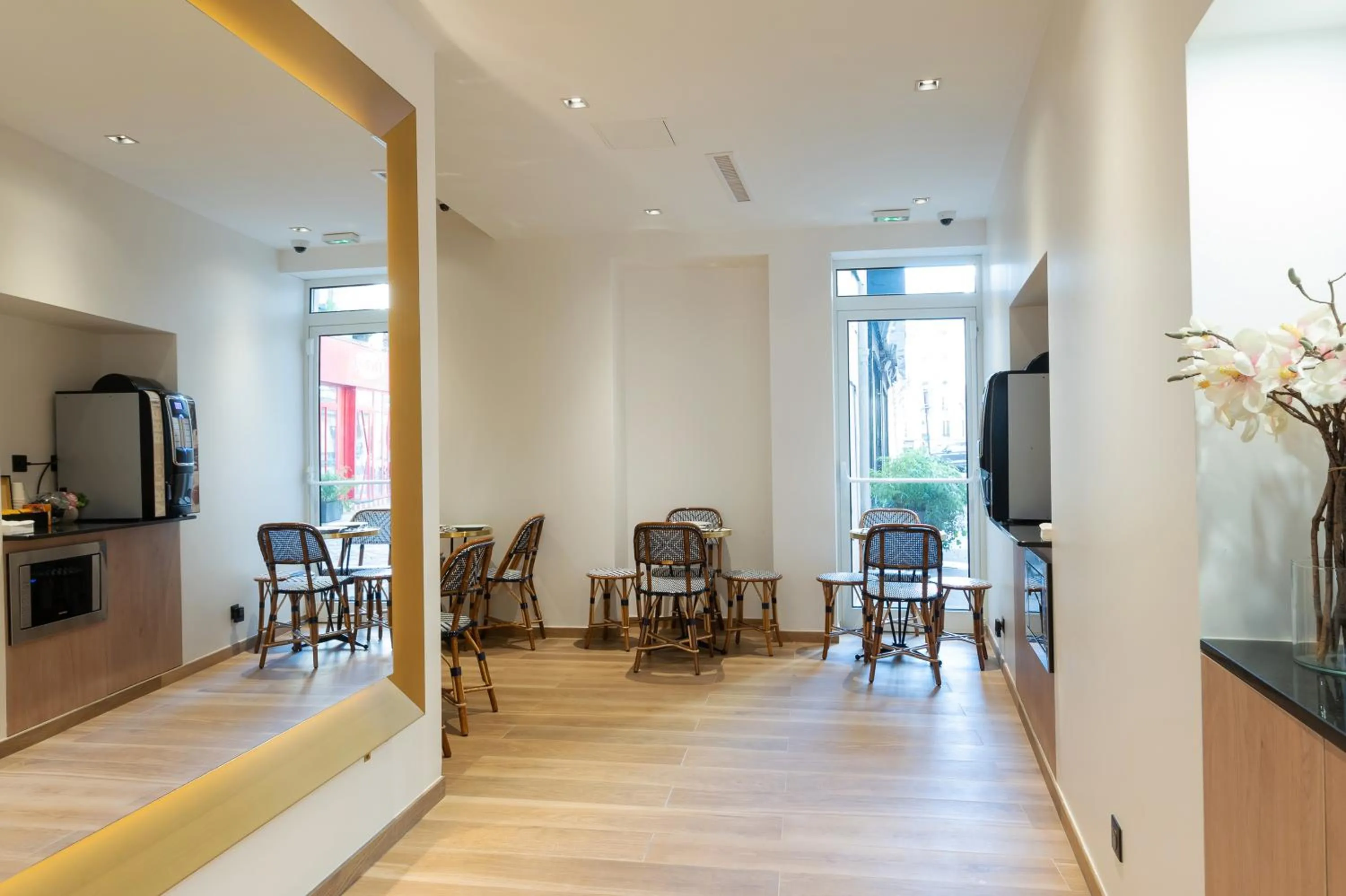 HOTEL AU COEUR DE REPUBLIQUE