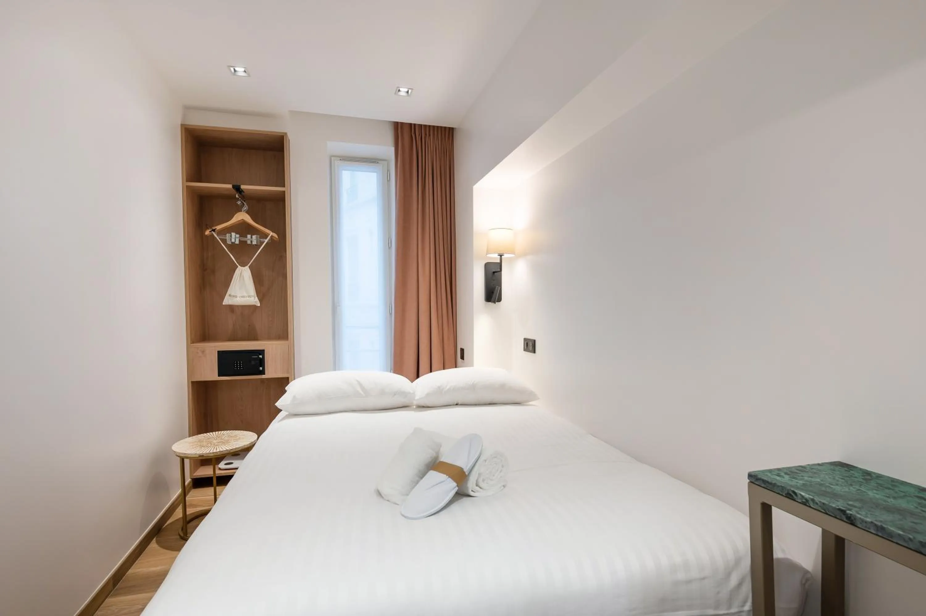 Bed in HOTEL AU COEUR DE REPUBLIQUE