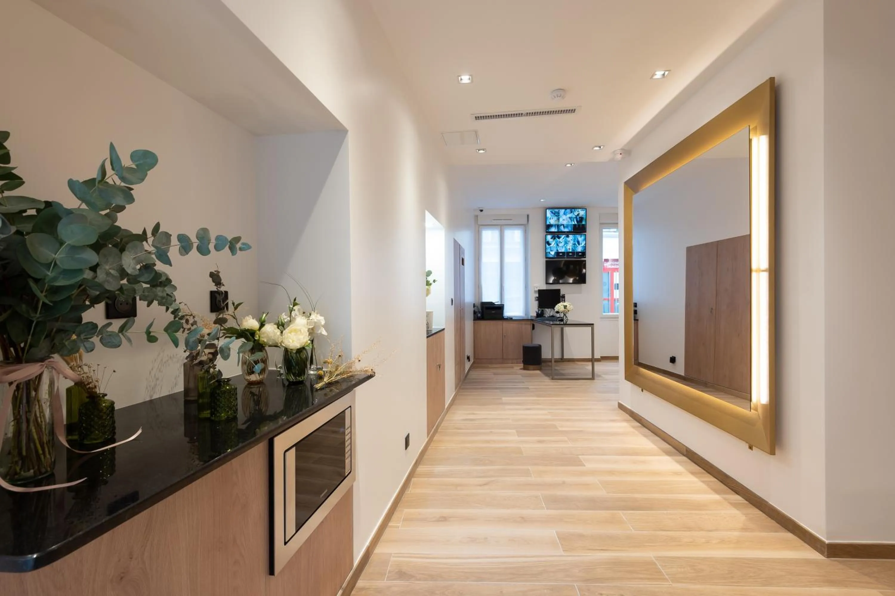 Lobby or reception in HOTEL AU COEUR DE REPUBLIQUE