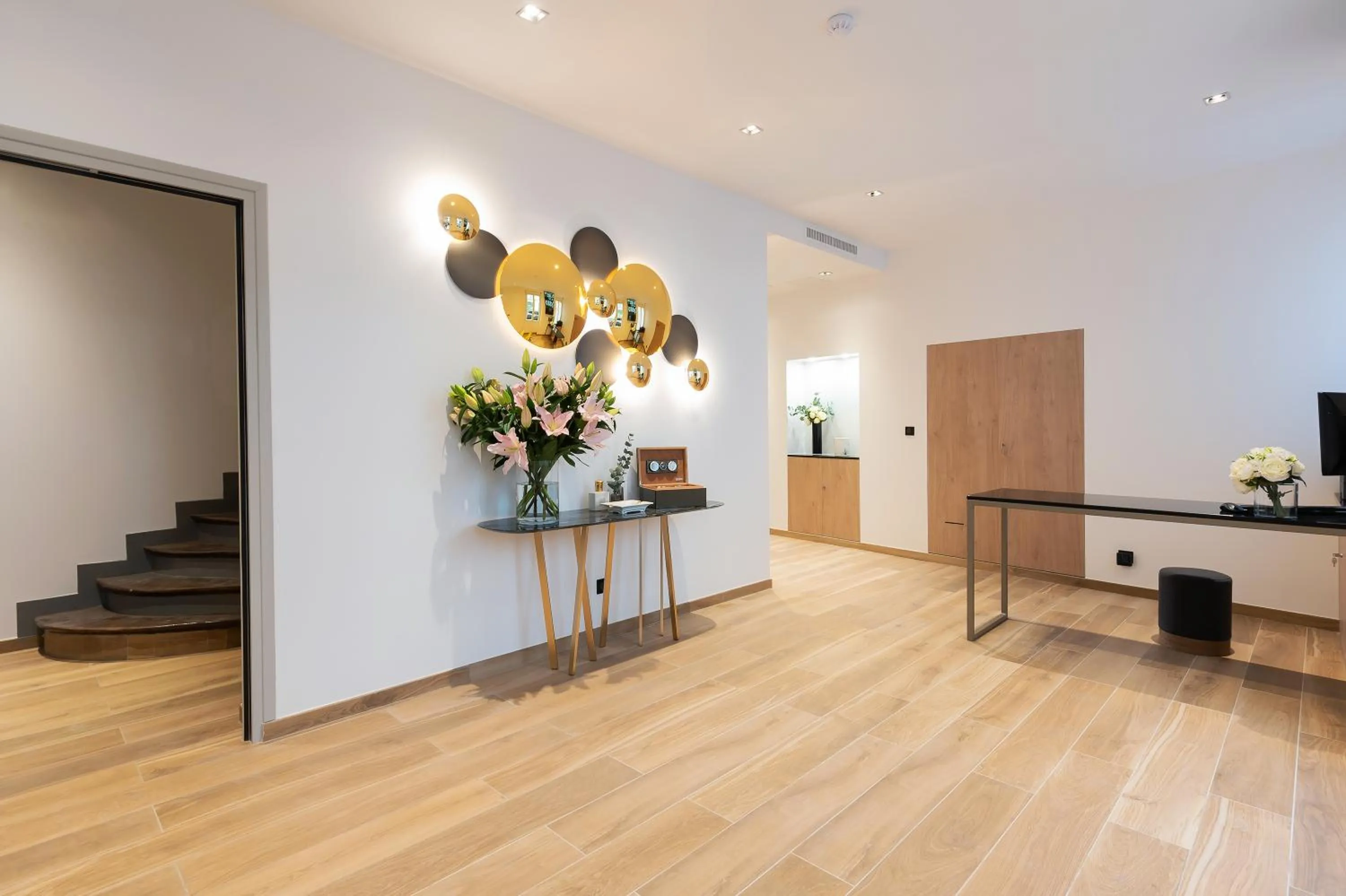 Lobby or reception in HOTEL AU COEUR DE REPUBLIQUE