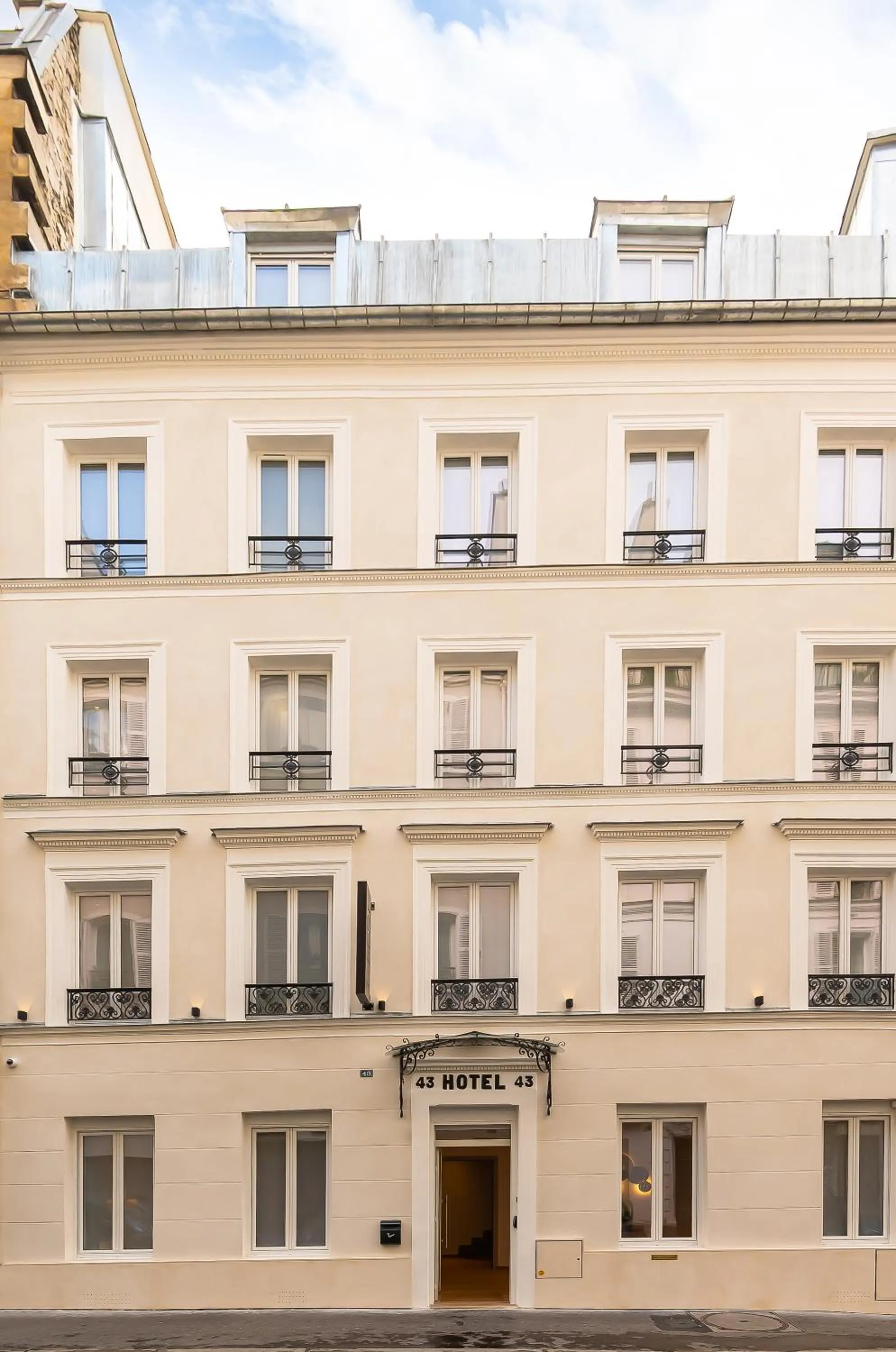 Facade/entrance in HOTEL AU COEUR DE REPUBLIQUE