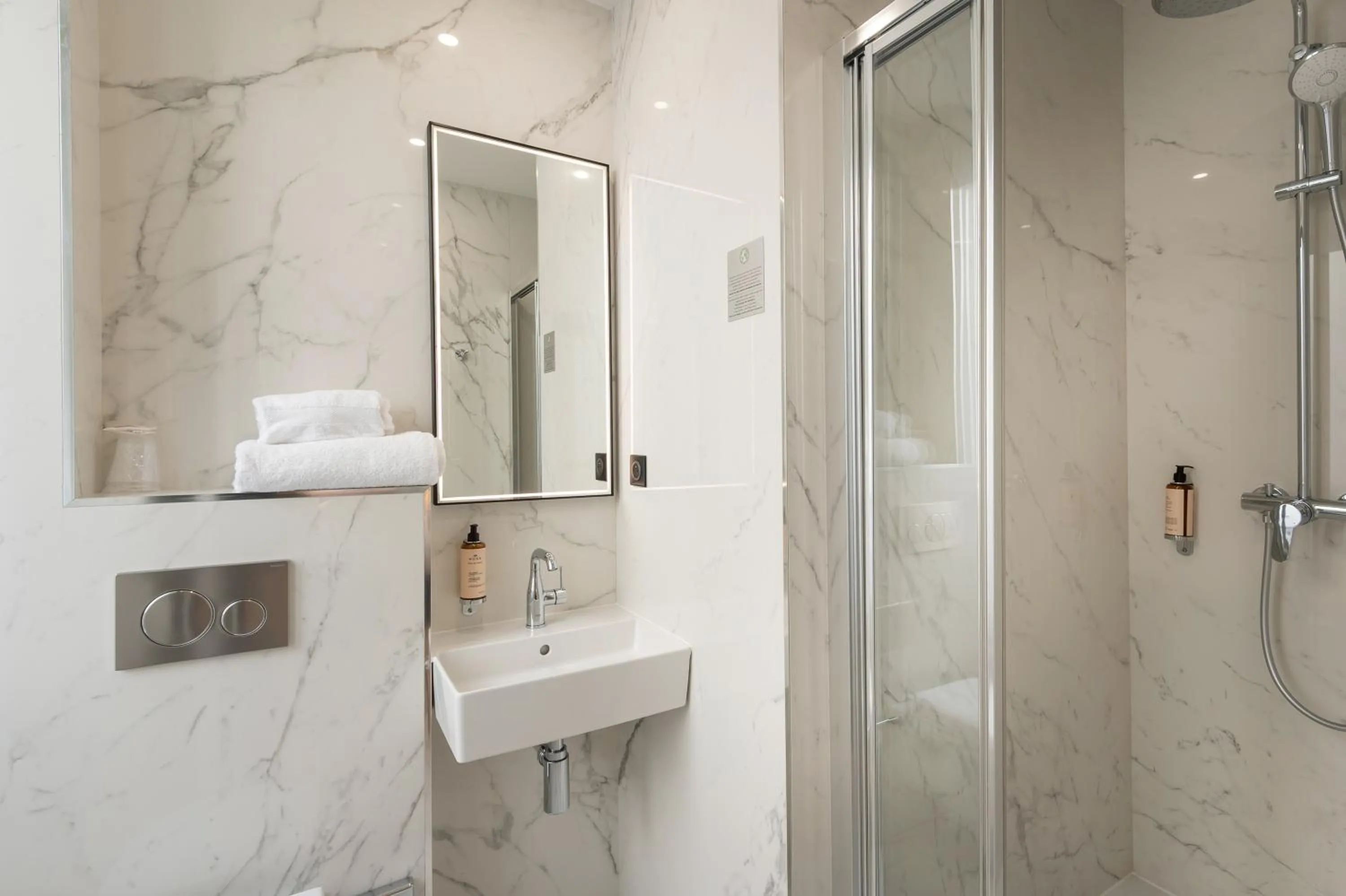 HOTEL AU COEUR DE REPUBLIQUE