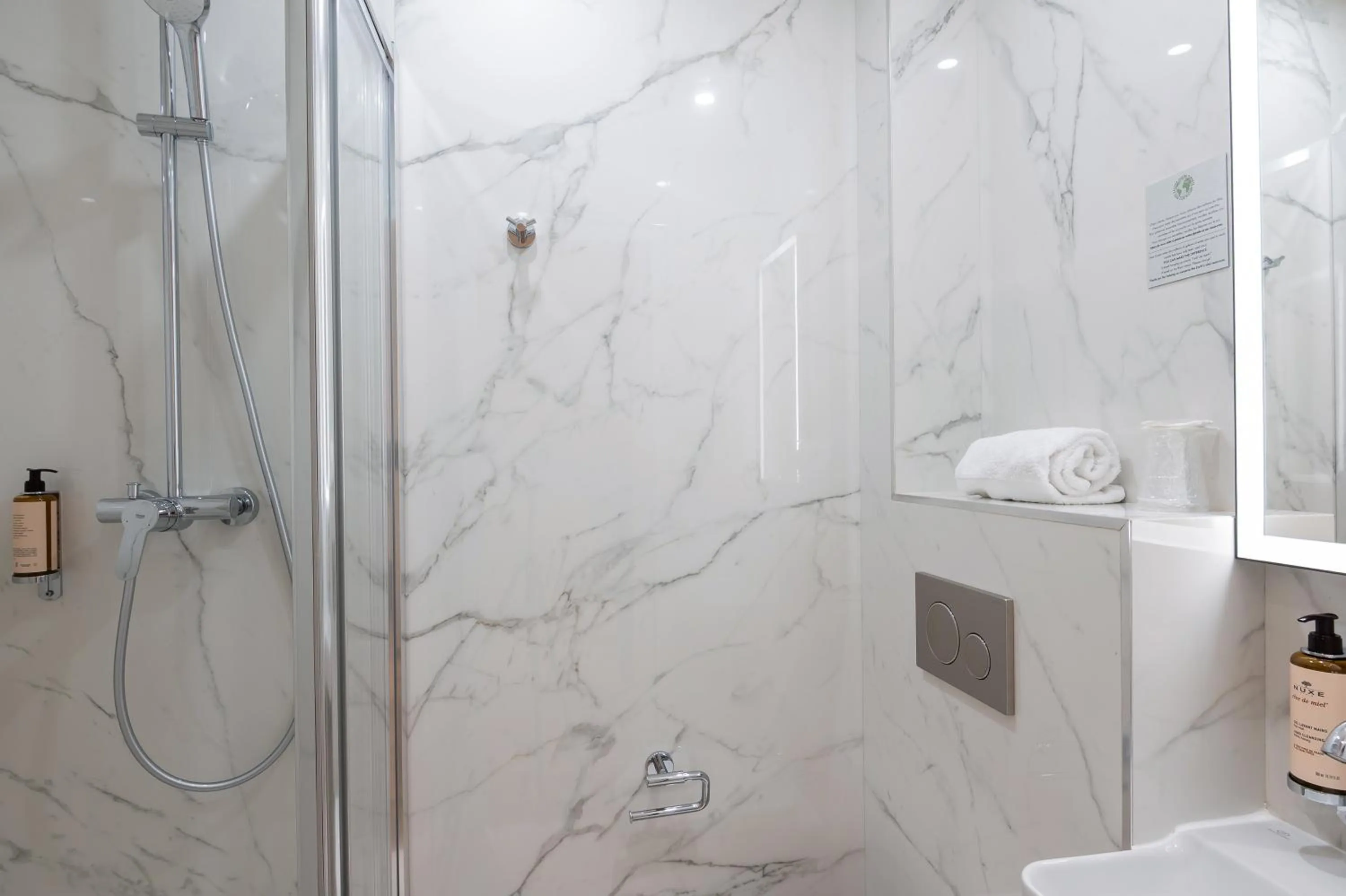 HOTEL AU COEUR DE REPUBLIQUE