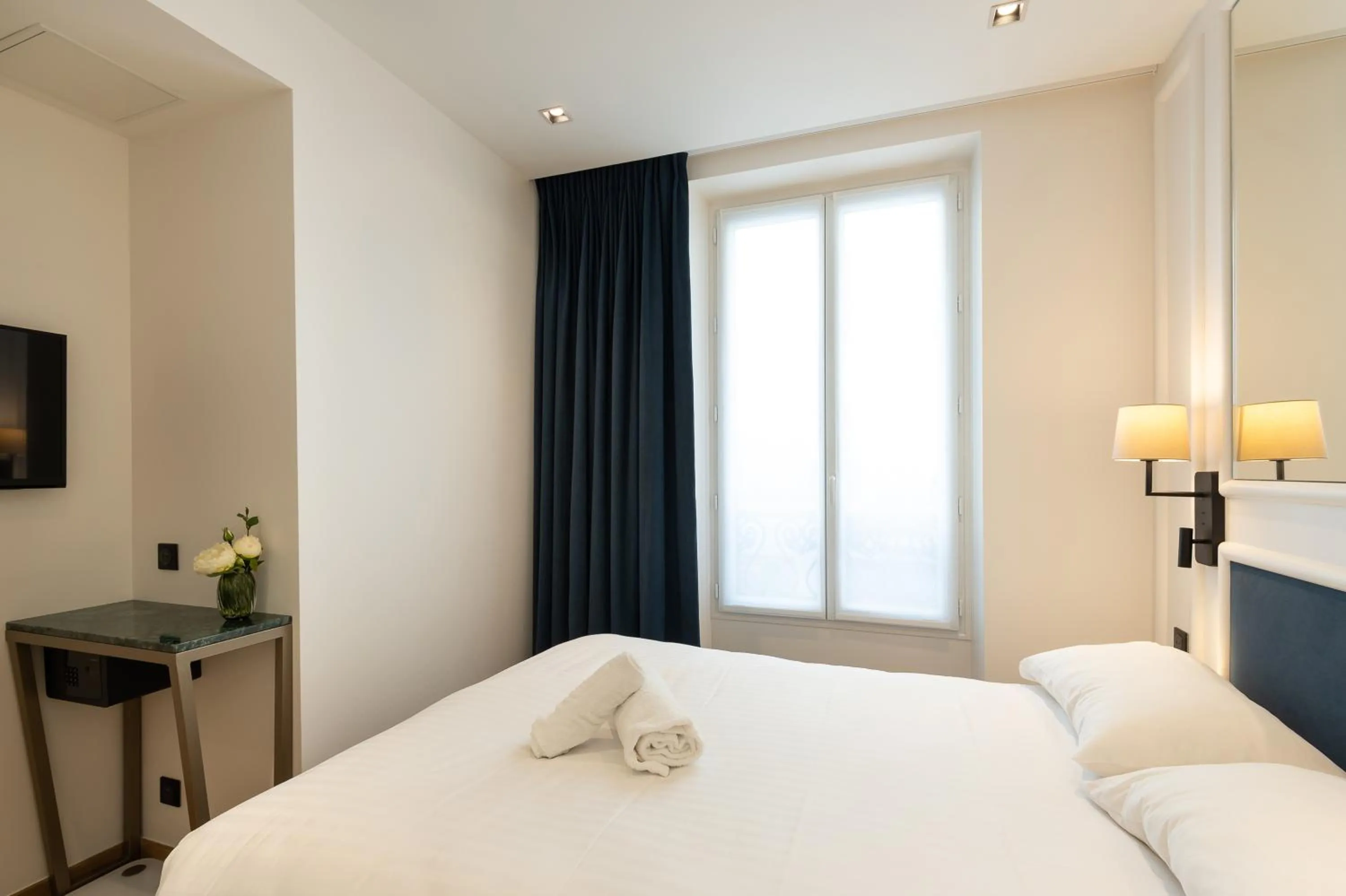 Bed in HOTEL AU COEUR DE REPUBLIQUE