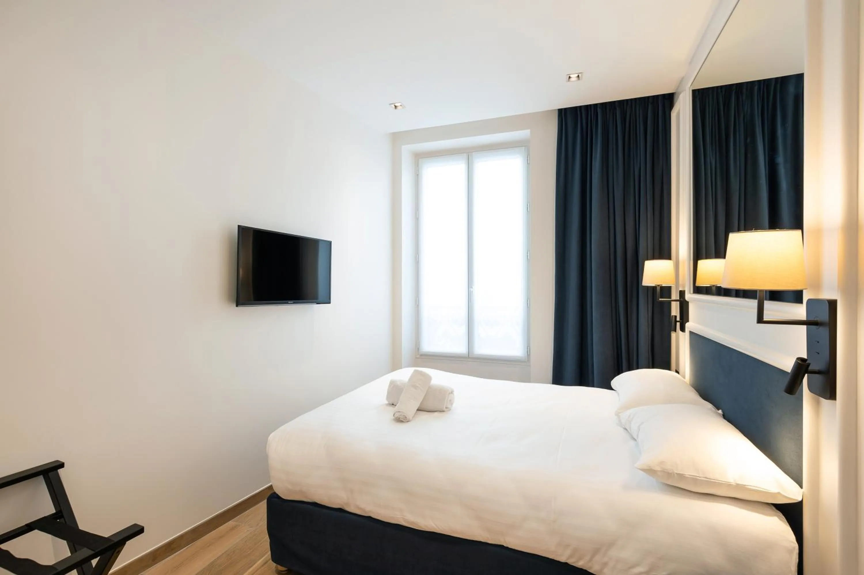 Bed in HOTEL AU COEUR DE REPUBLIQUE