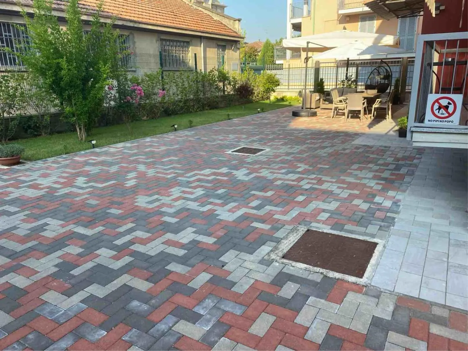 Property building in Altrentatre