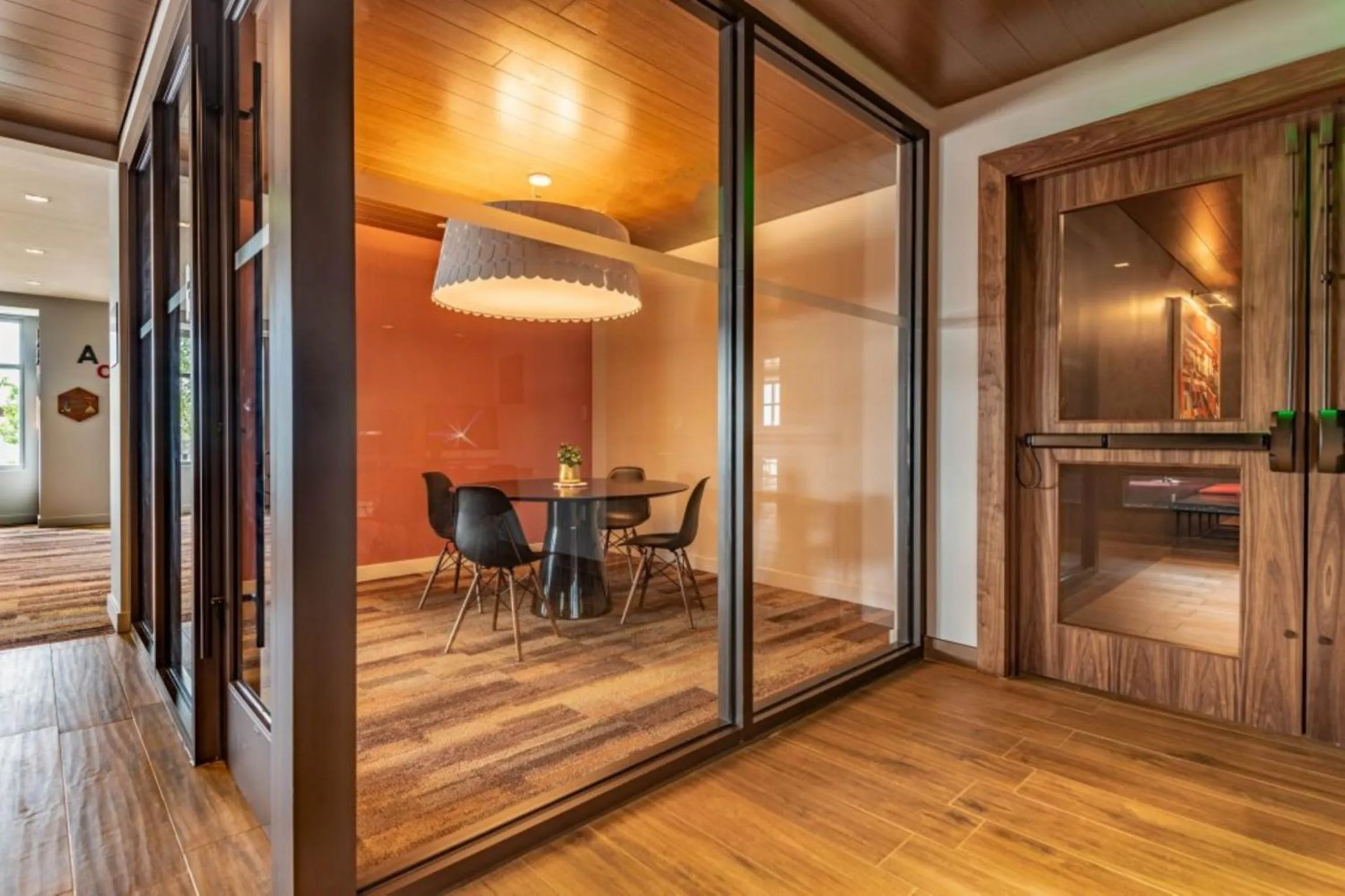 Communal lounge/ TV room in Global Luxury Suites East Boston