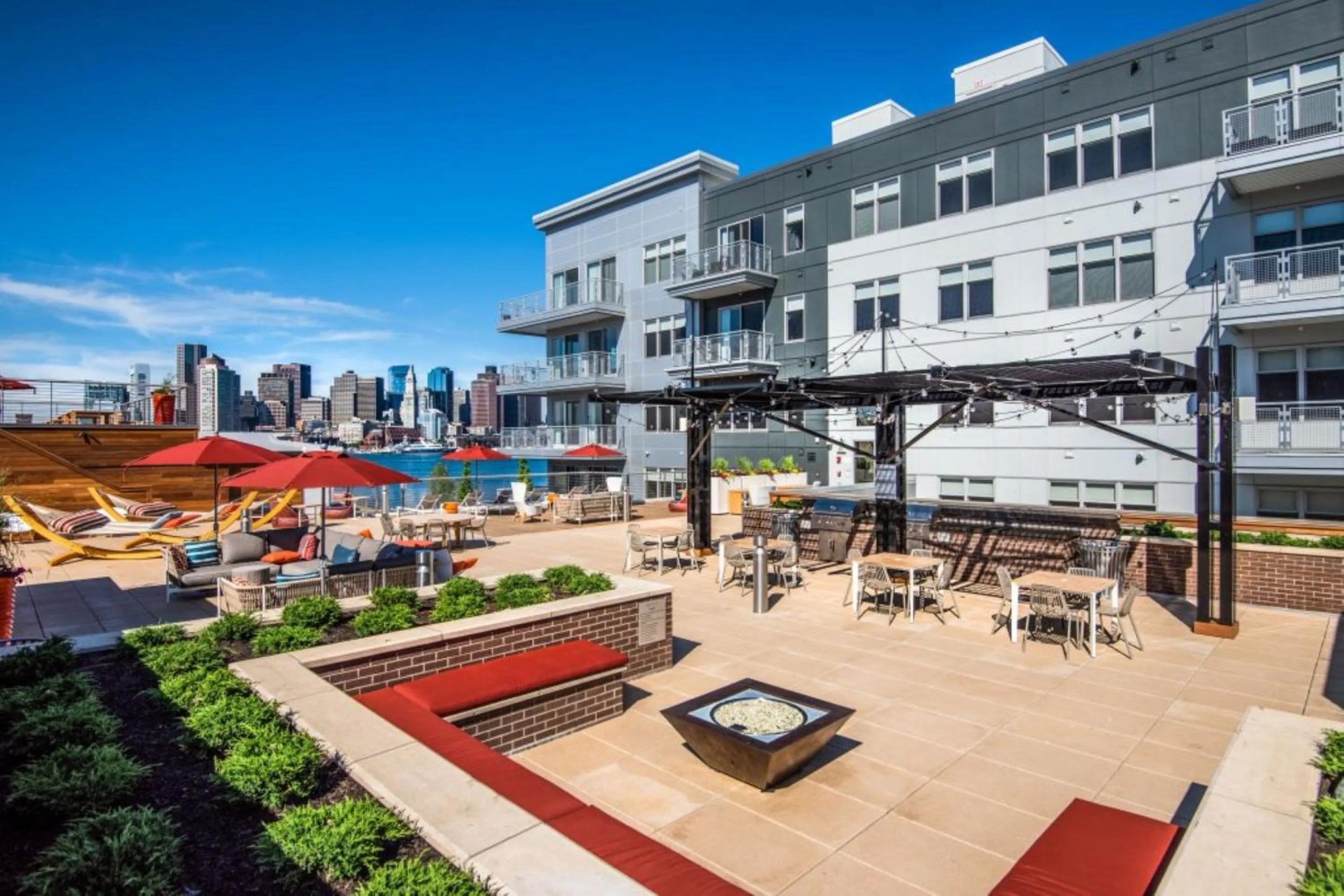 BBQ facilities in Global Luxury Suites East Boston