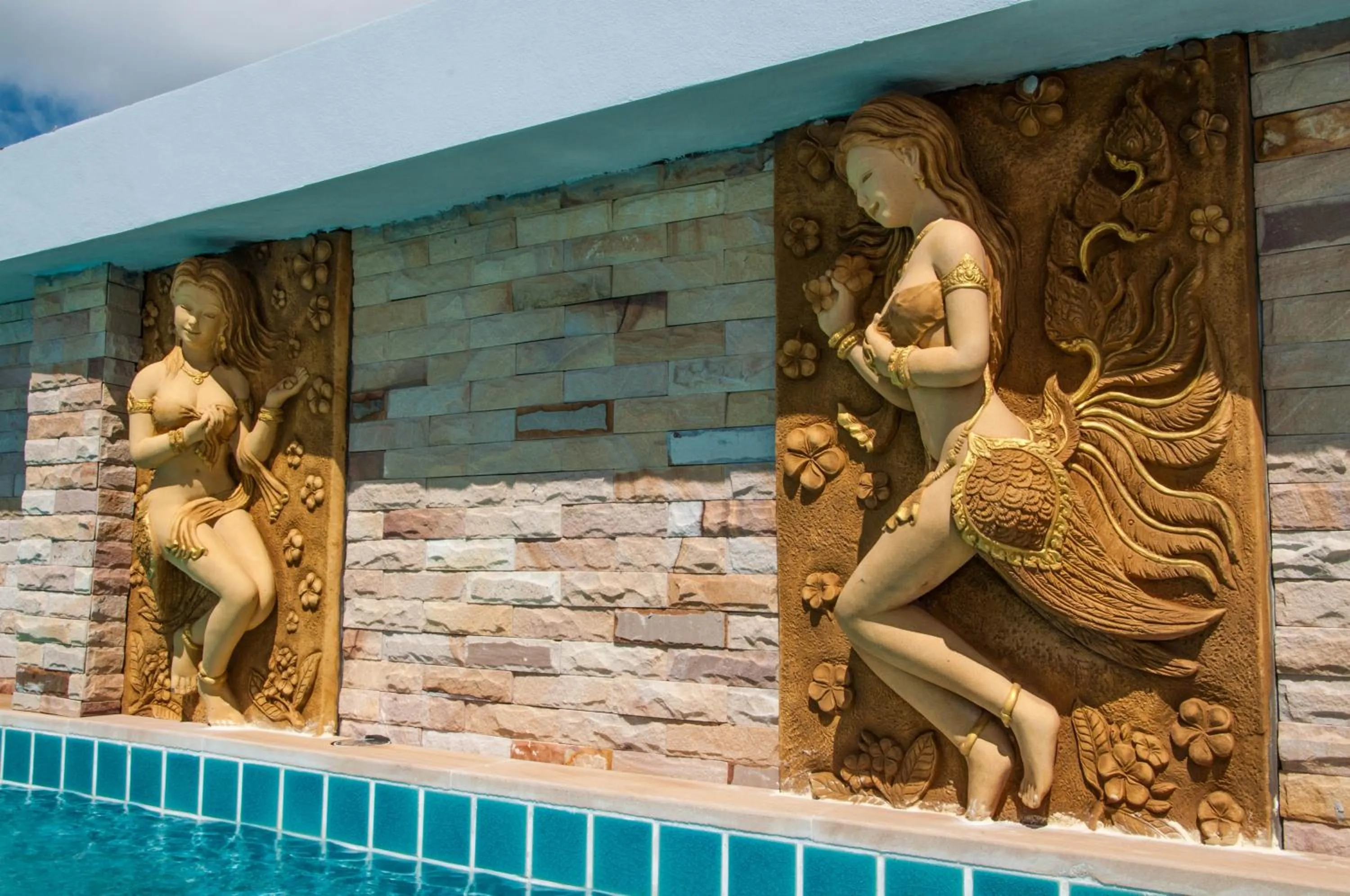 Swimming pool in Patong Mansion - SHA Certified