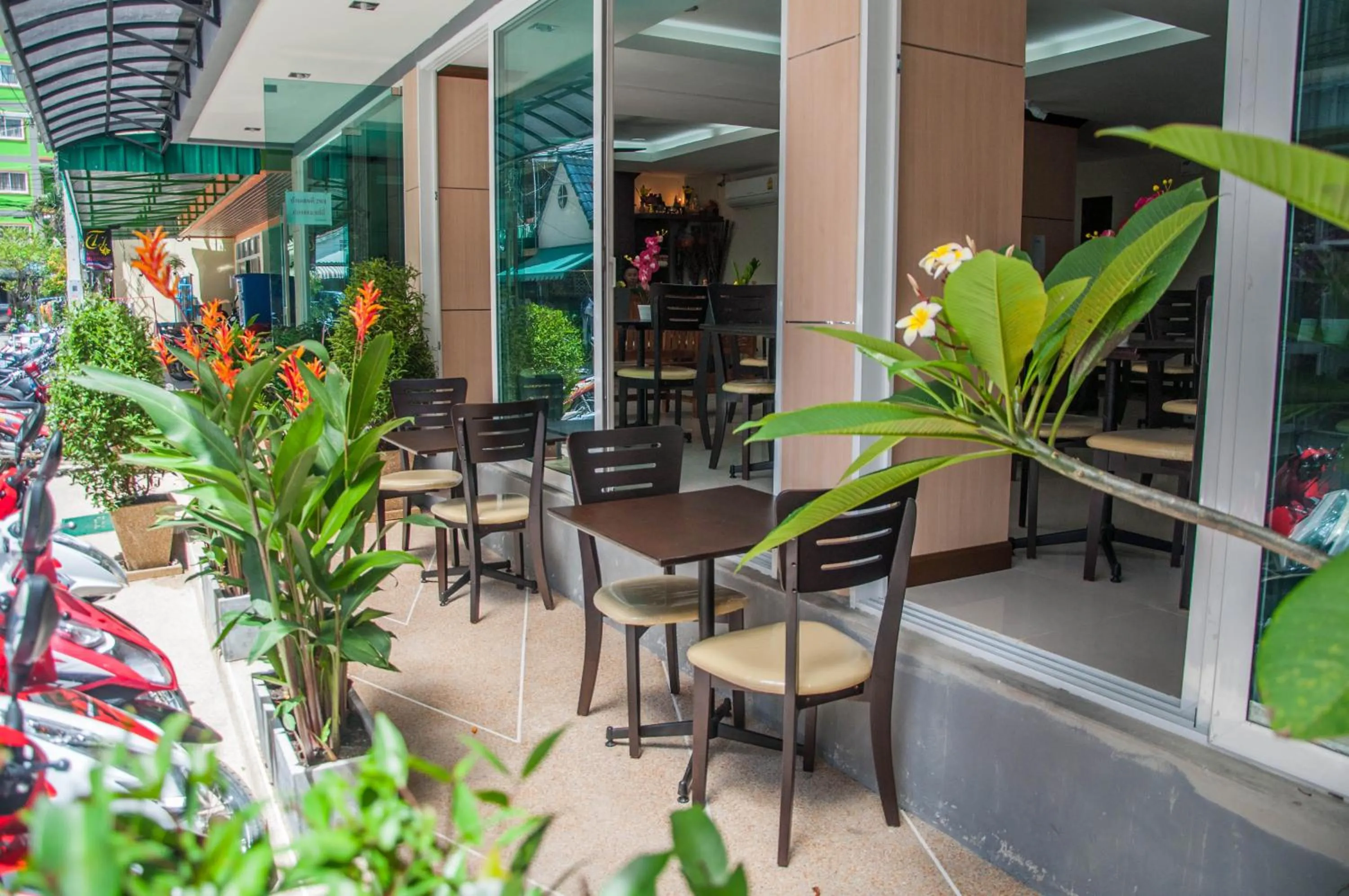 Restaurant/places to eat in Patong Mansion - SHA Certified