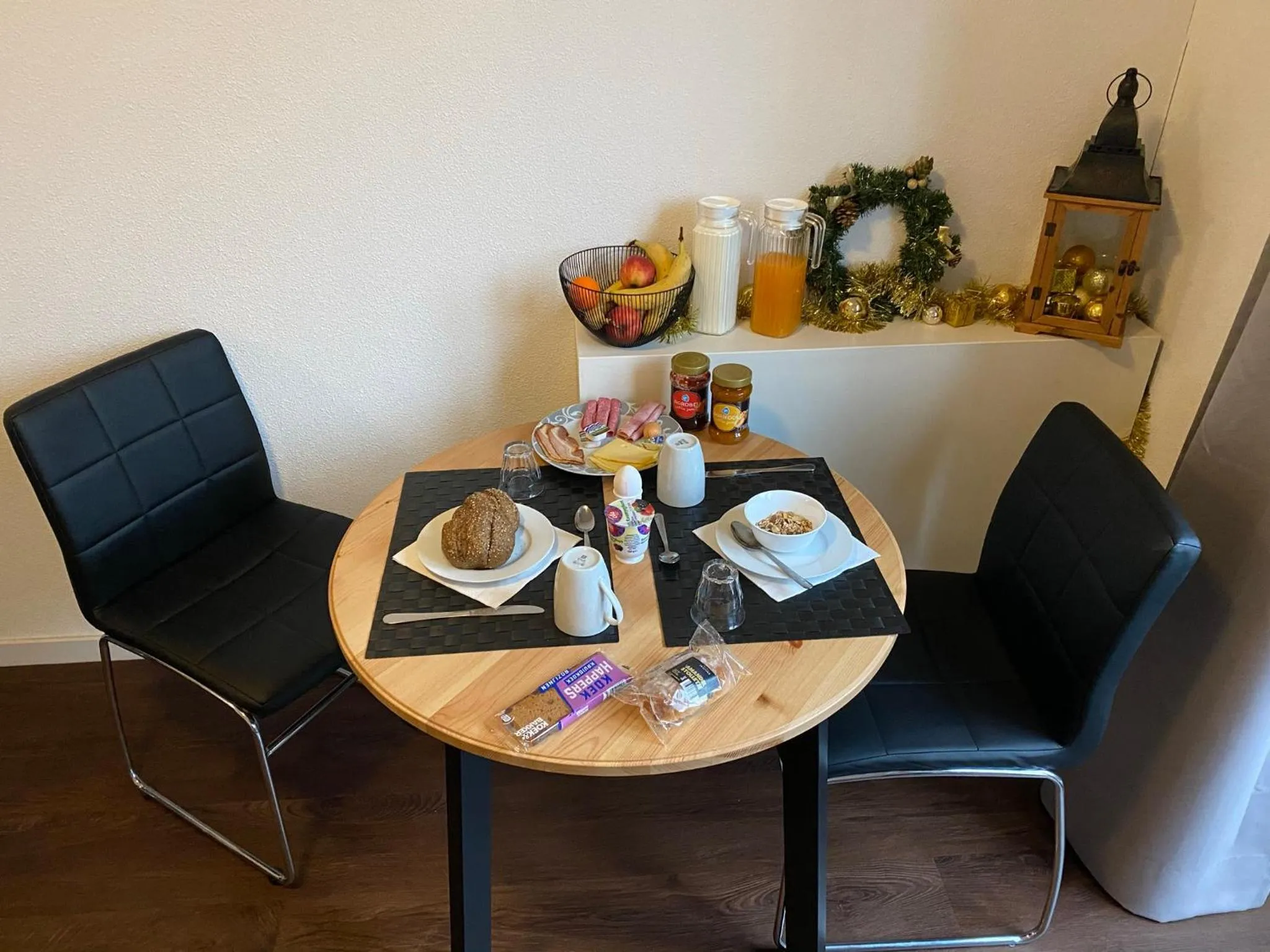 Breakfast in B&B by the C