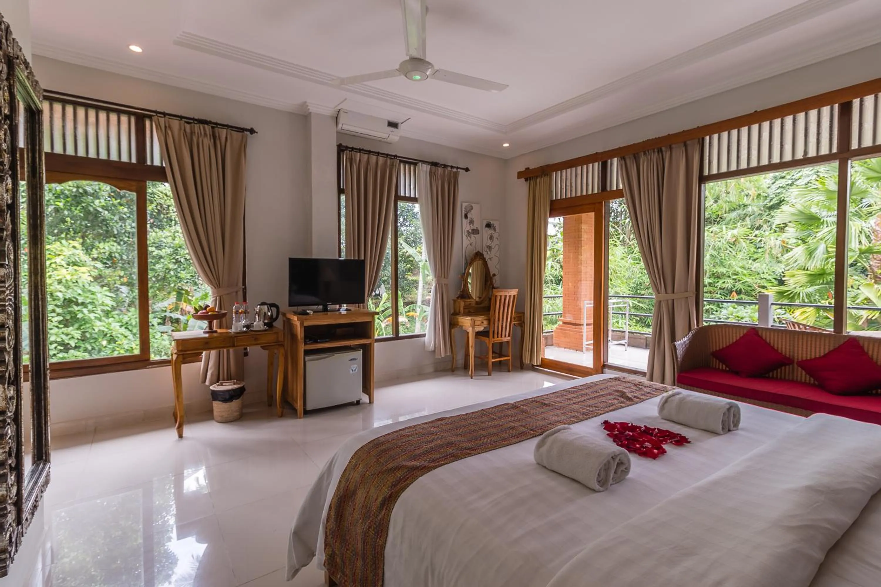 Bedroom, Bed in Rahayu Suites Monkey Forest Ubud