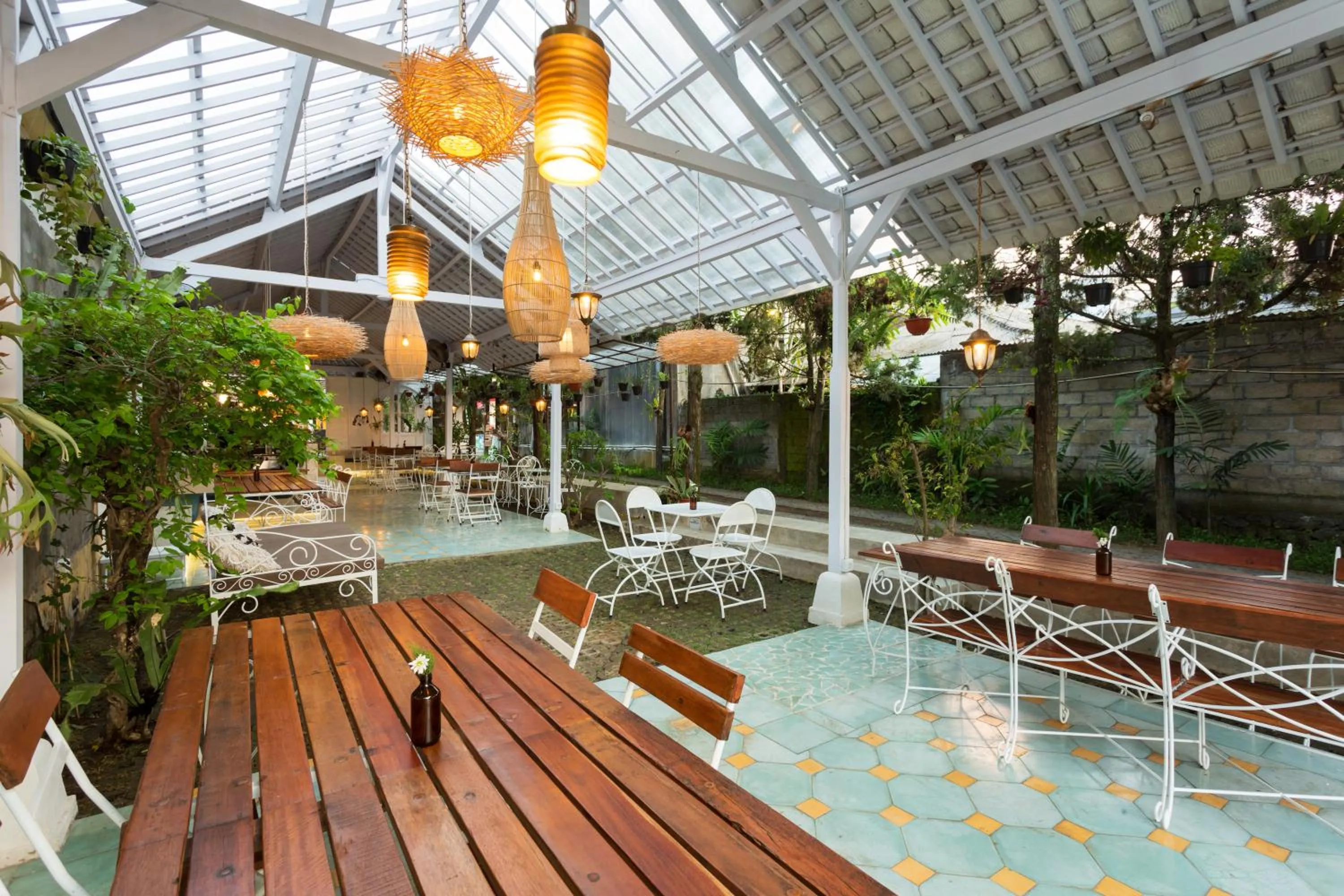 Restaurant/places to eat in Rahayu Suites Monkey Forest Ubud