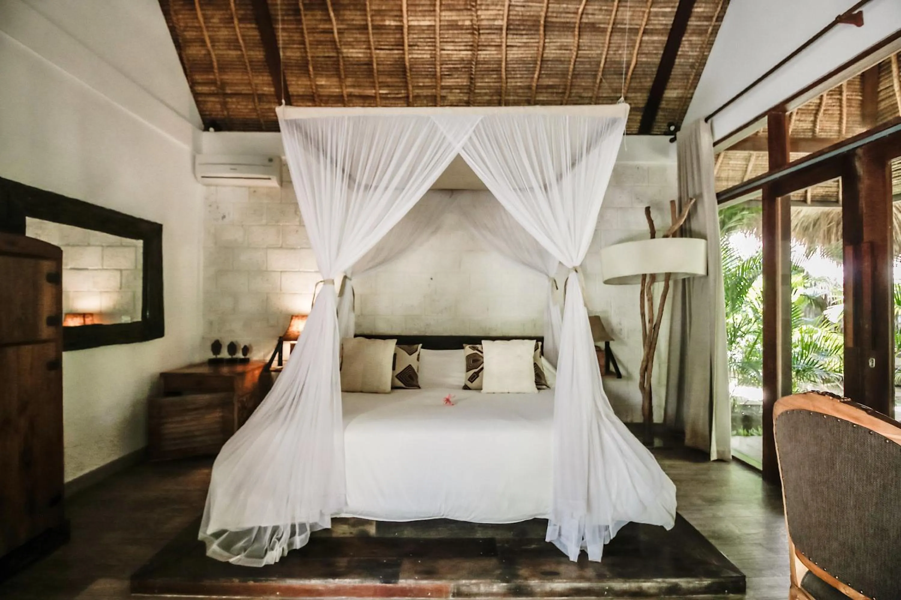 Photo of the whole room, Bed in La Cabane