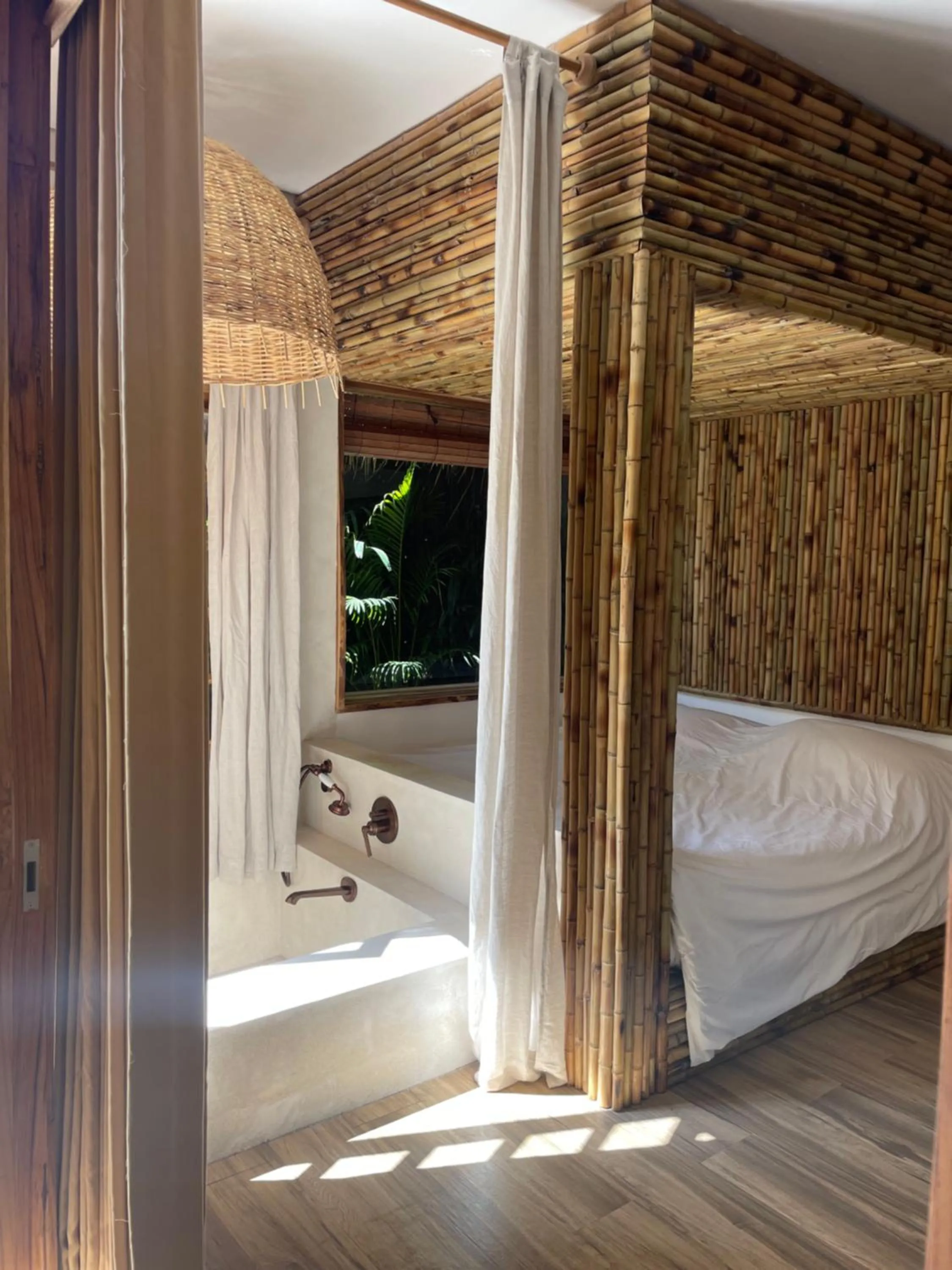 Property building, Bed in La Cabane