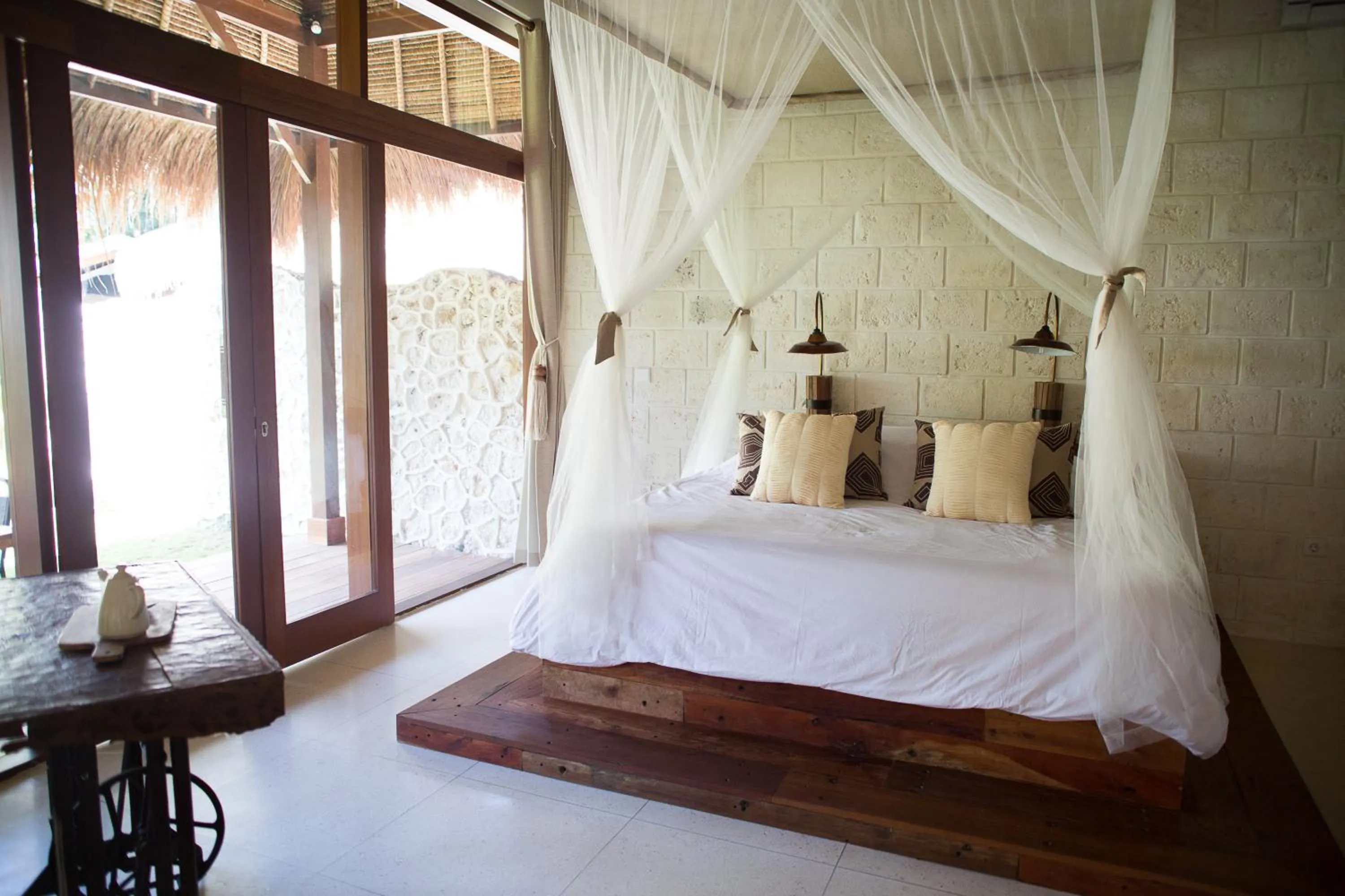 Day, Bed in La Cabane