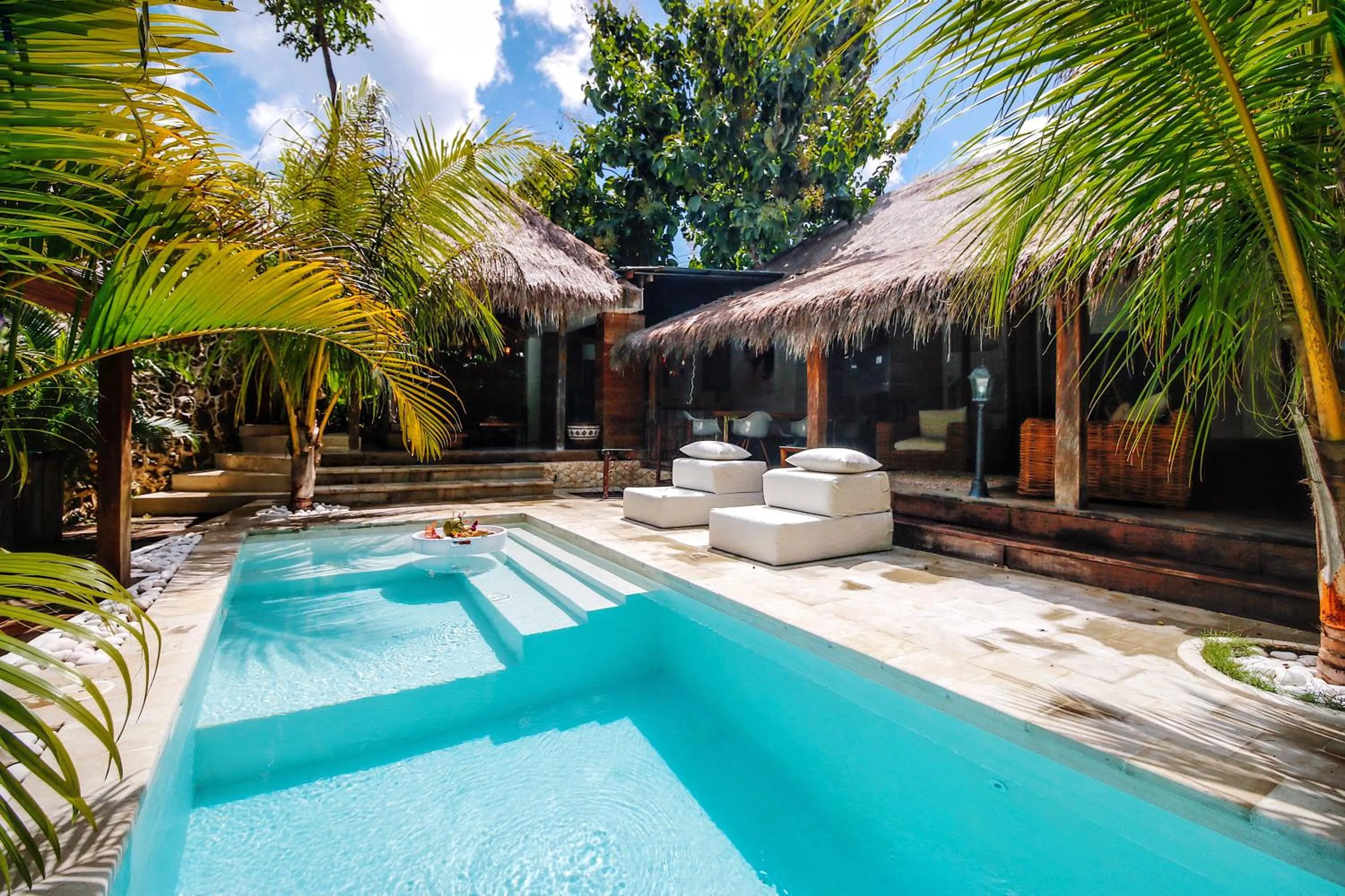 Swimming pool in La Cabane