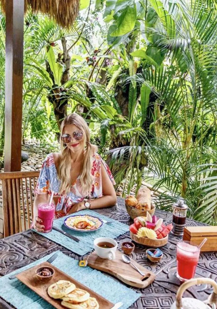 Restaurant/places to eat in La Cabane