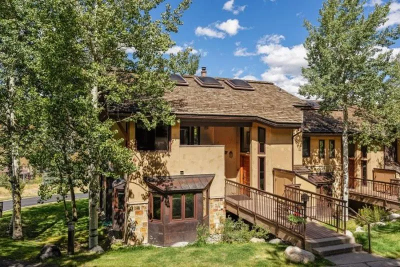Property building in Snowmass Woodrun V 2 Bedroom Ski In, Ski Out Mountain Residence In The Heart Of Snowmass Village