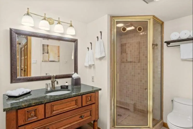 Bedroom in Snowmass Woodrun V 2 Bedroom Ski In, Ski Out Mountain Residence In The Heart Of Snowmass Village