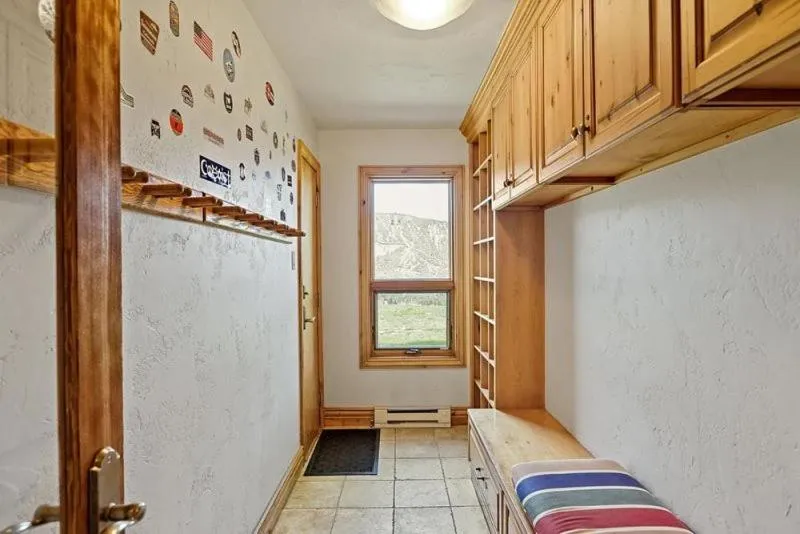 Property building, Bed in Snowmass Woodrun V 4 Bedroom Ski In, Ski Out Mountain Residence In The Heart Of Snowmass Village