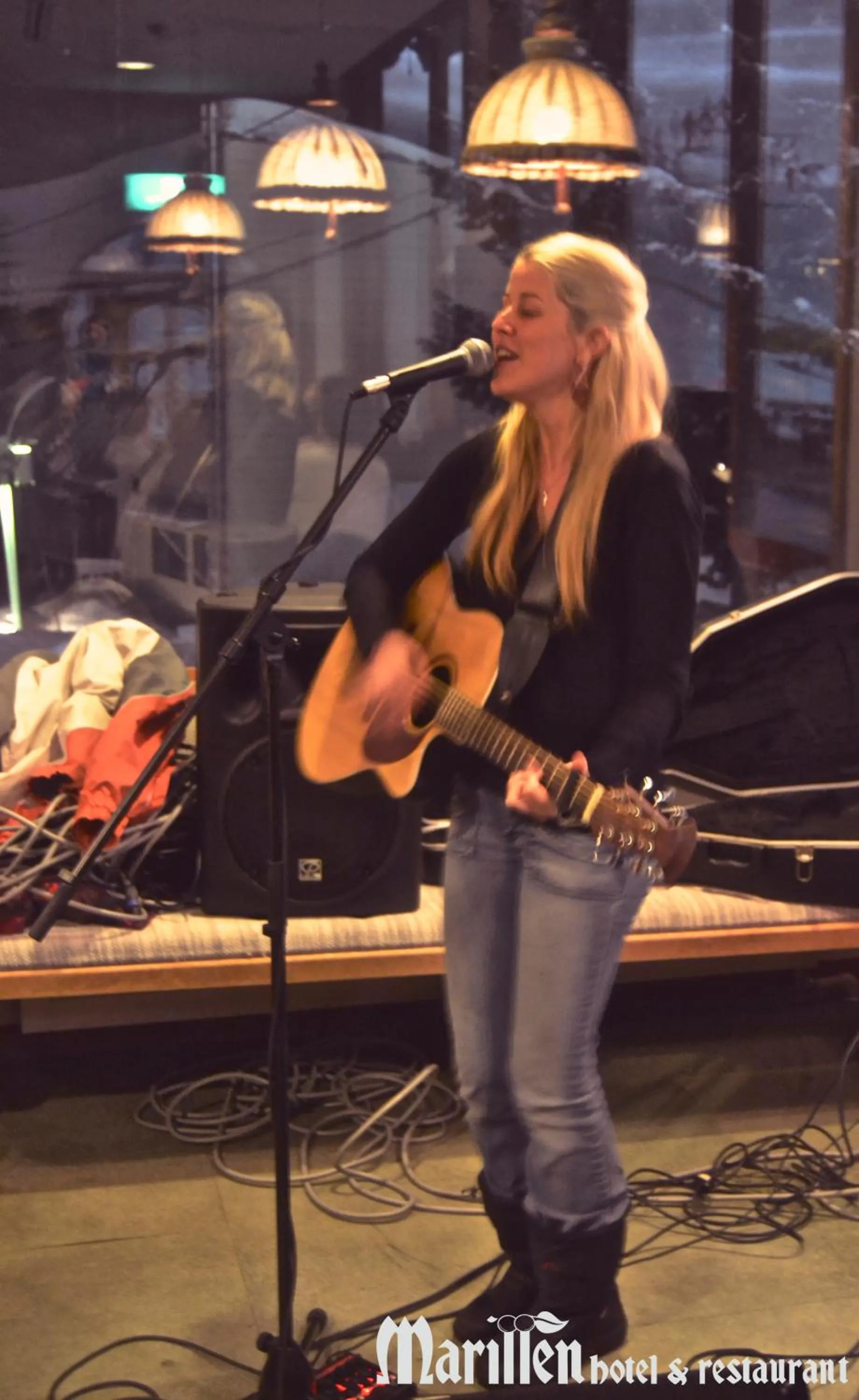 Evening entertainment in Marillen Hotel by HHG