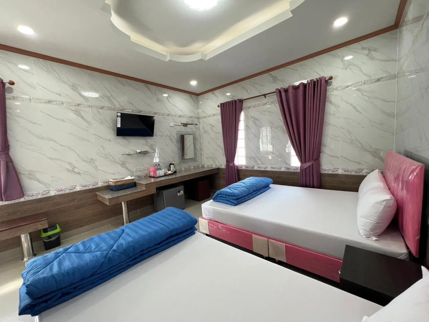 Photo of the whole room, Bed in Bualuang HOTEL