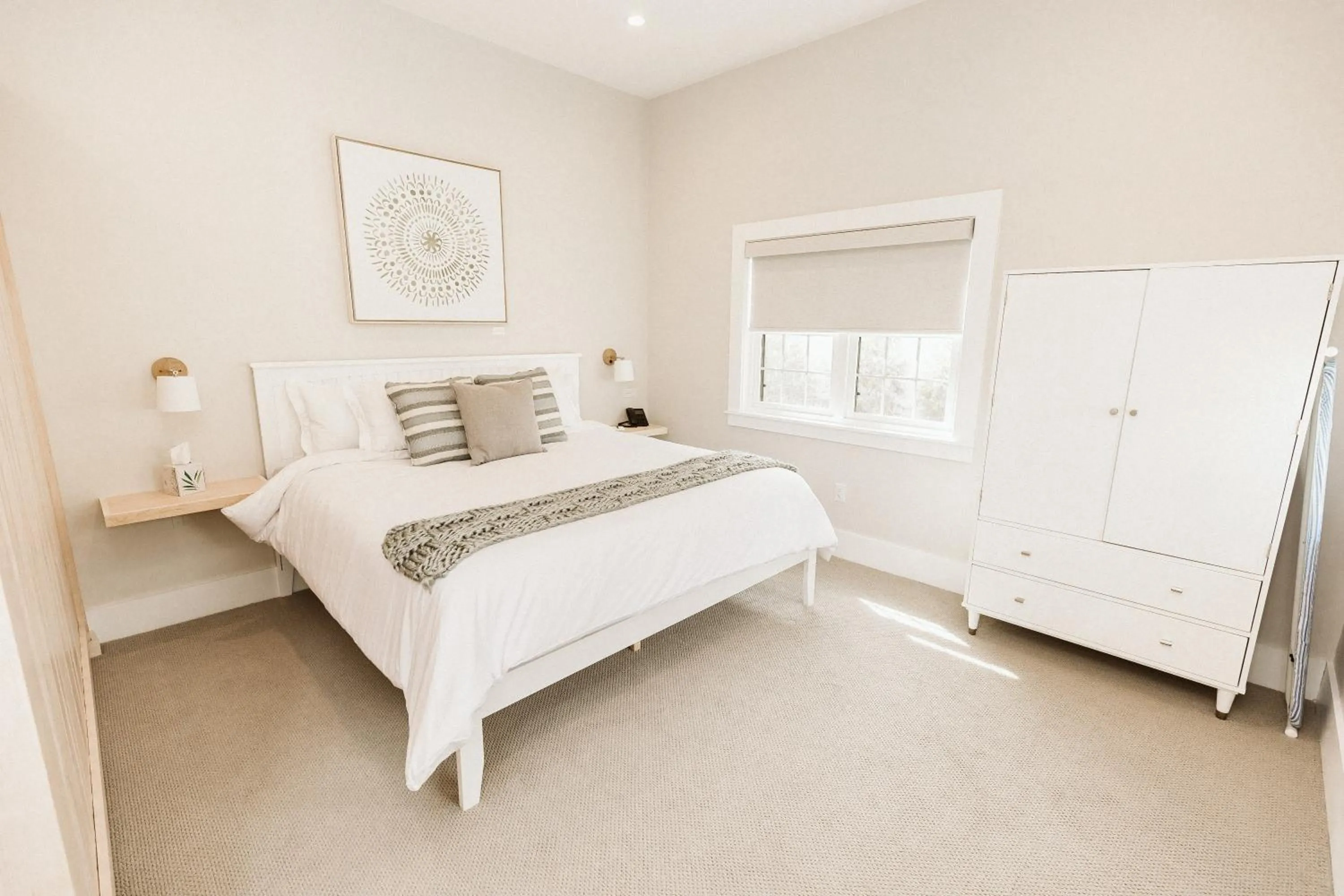 Bedroom, Bed in Grasshopper Inn