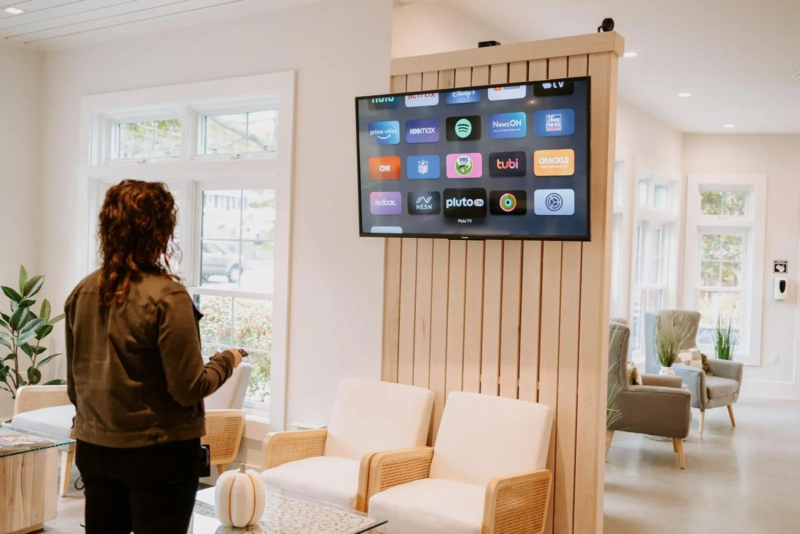 Communal lounge/ TV room in Grasshopper Inn