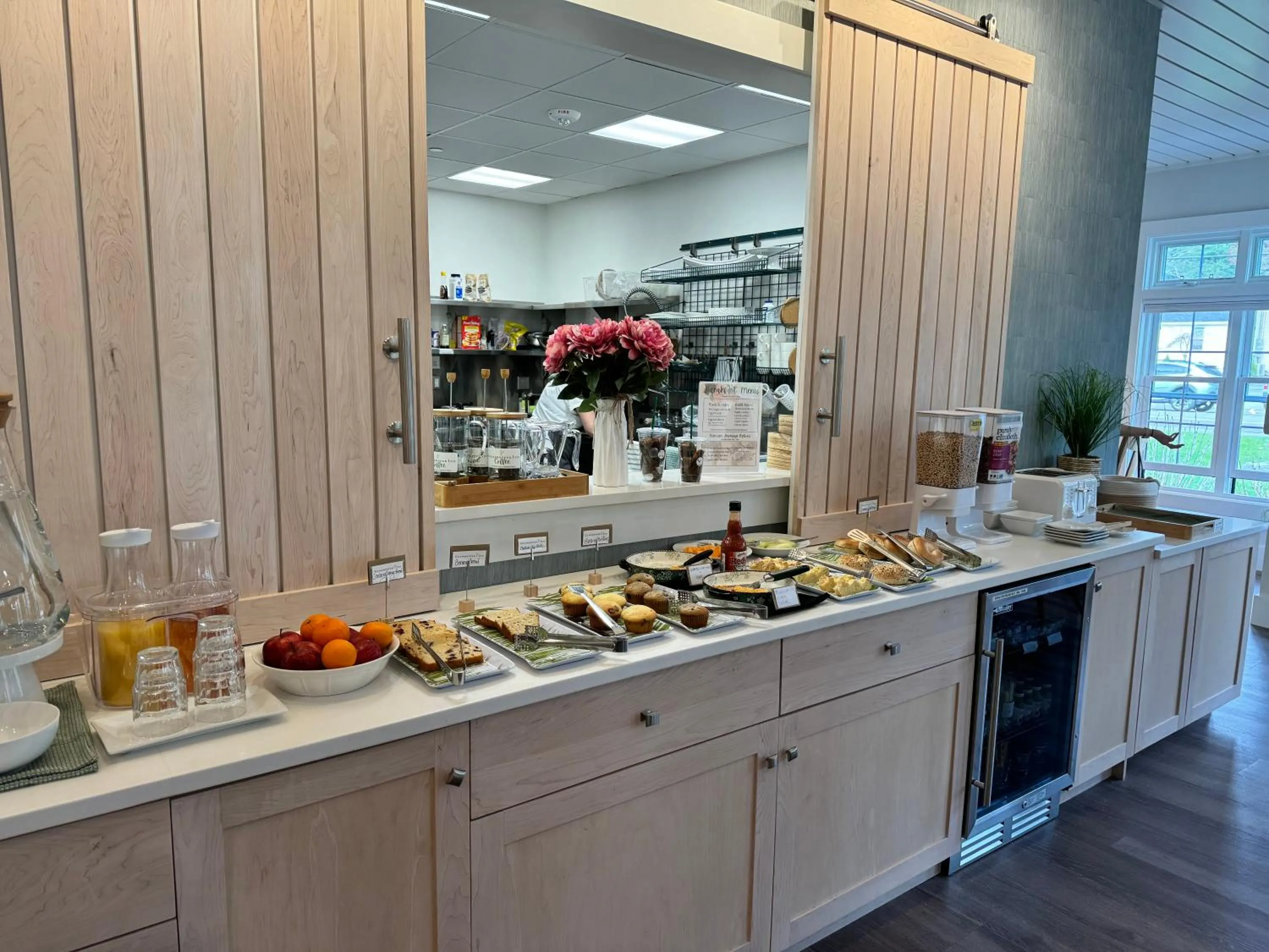 Buffet breakfast in Grasshopper Inn