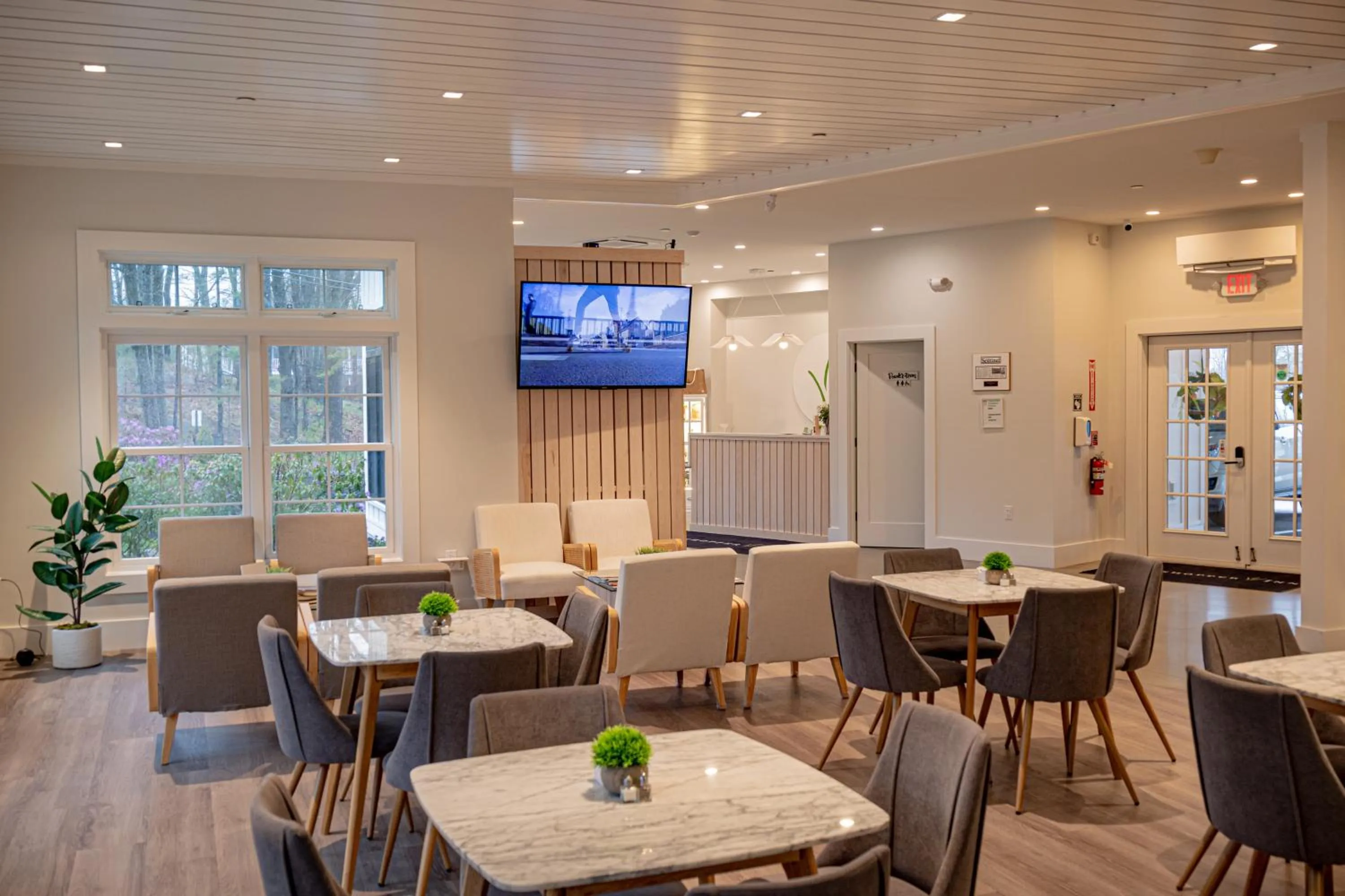 Dining area in Grasshopper Inn