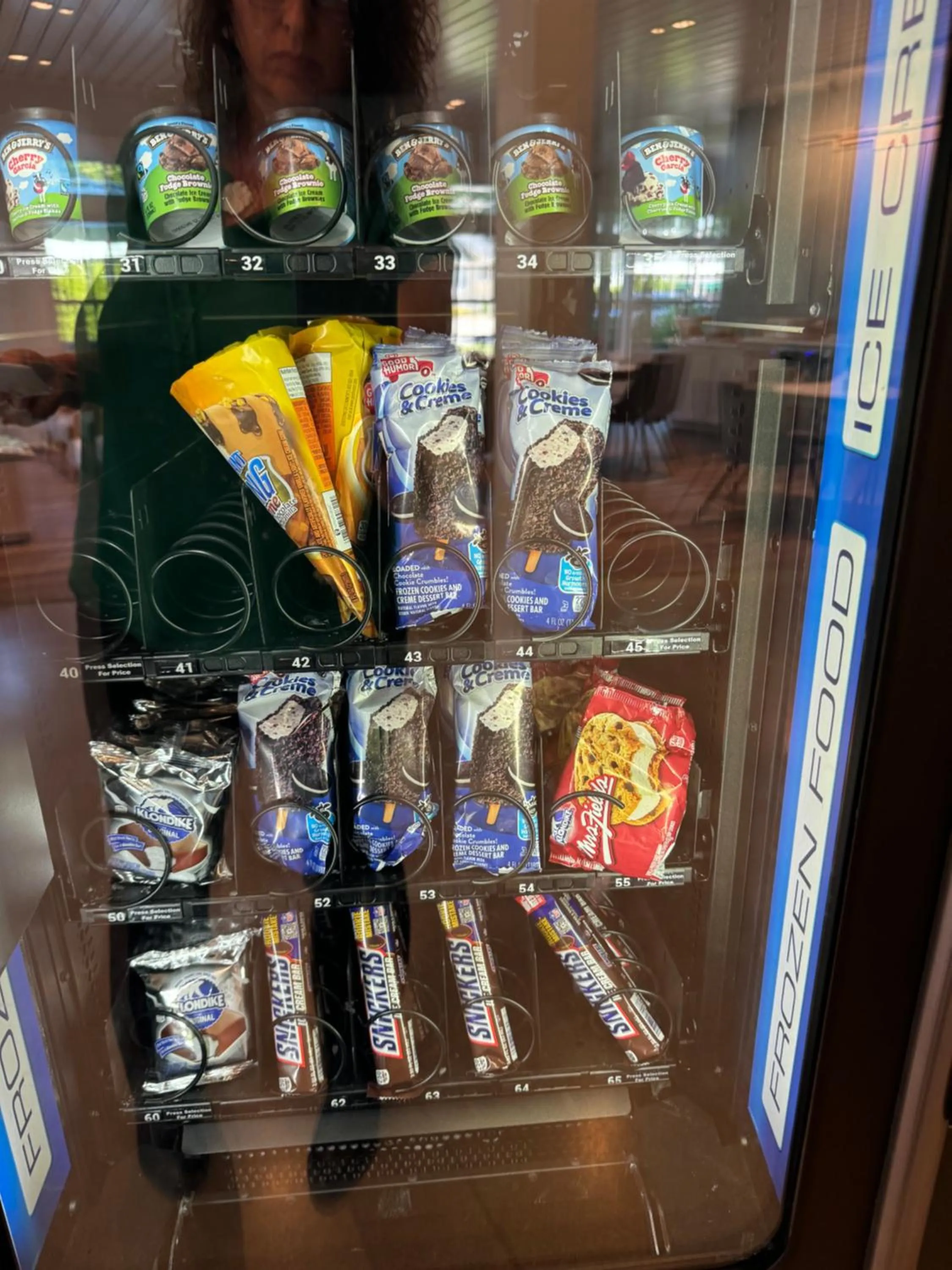 Communal lounge/ TV room in Grasshopper Inn