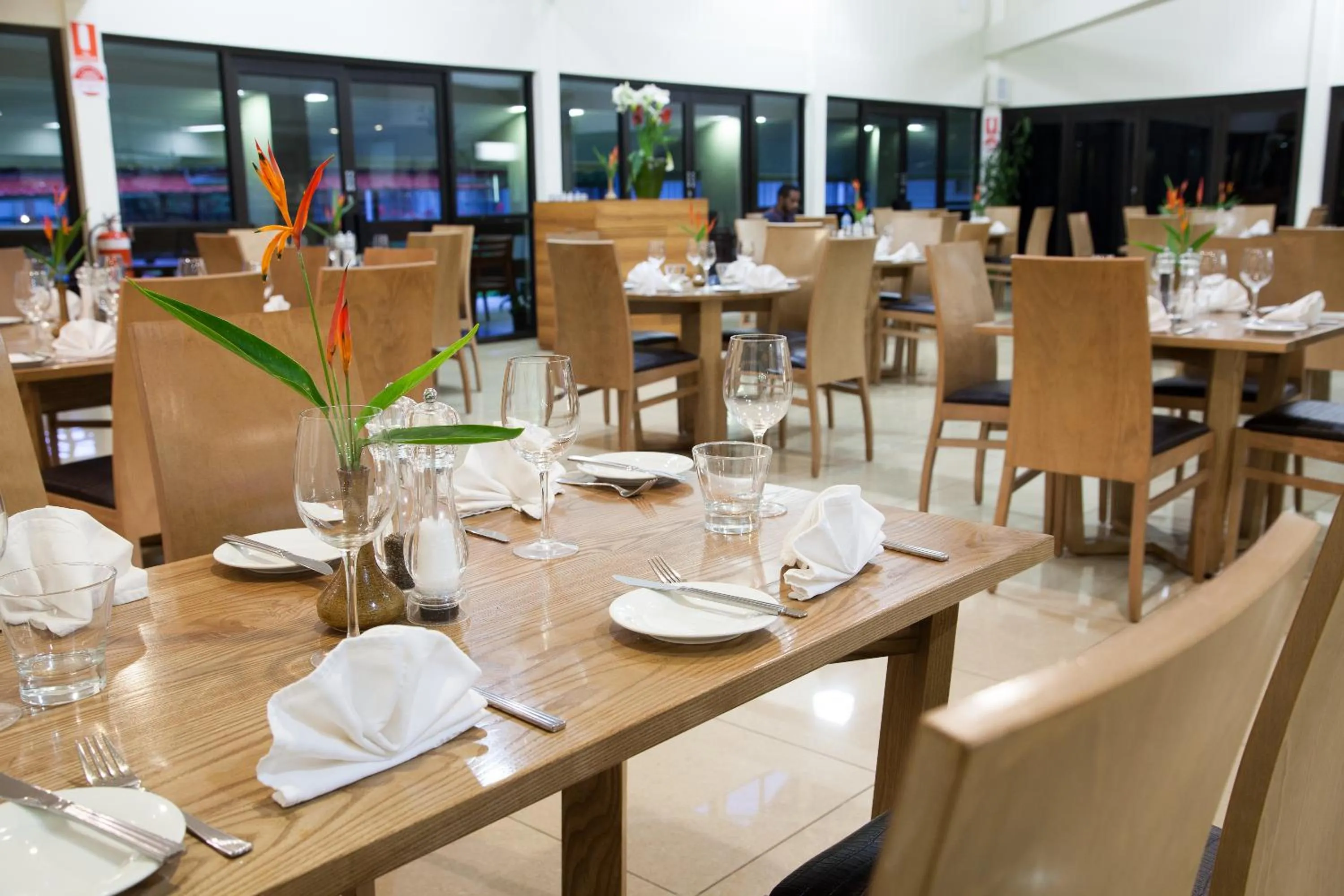 Restaurant/places to eat in Highlander Hotel