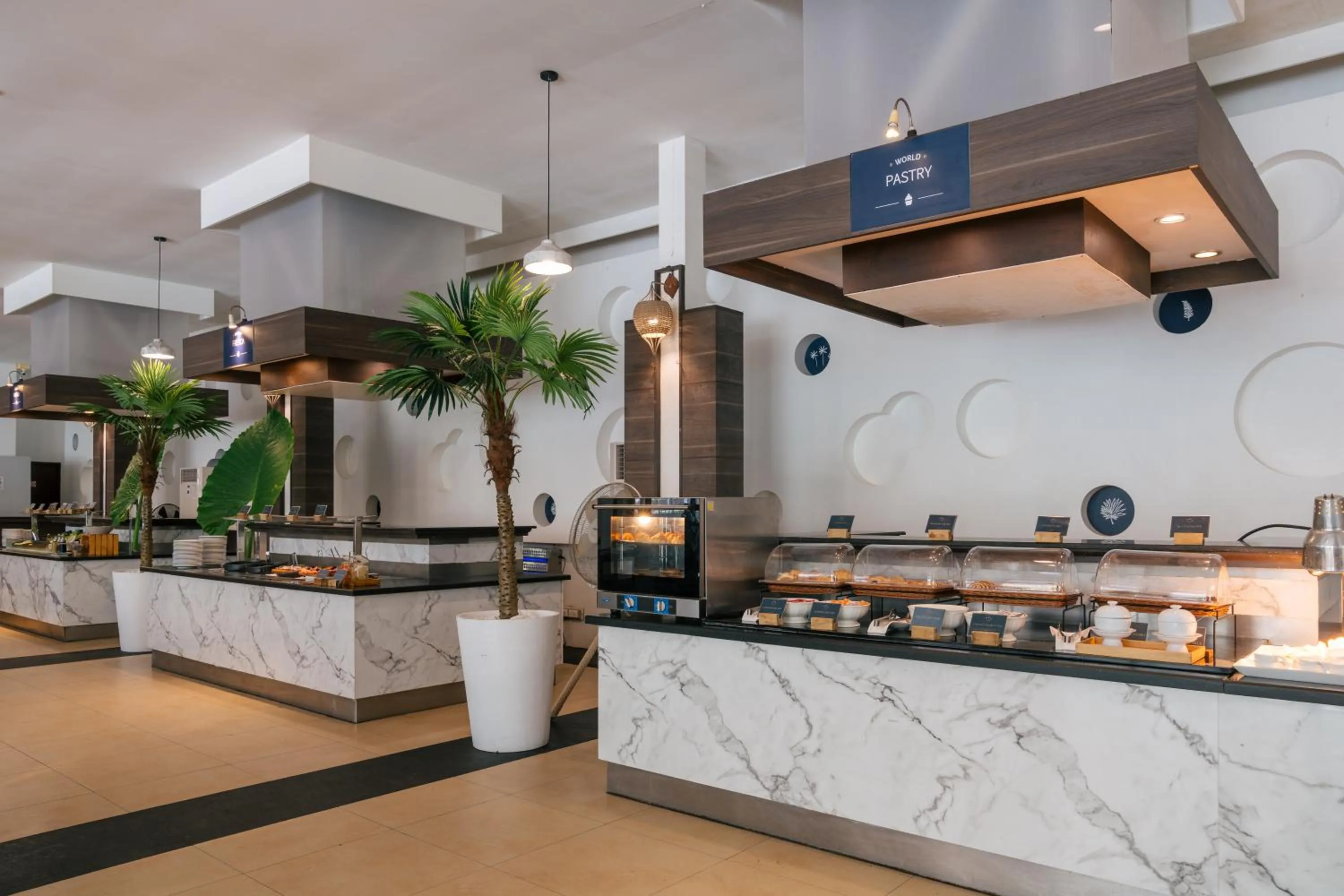 Restaurant/places to eat in Arinara Beach Resort Phuket - SHA Extra Plus