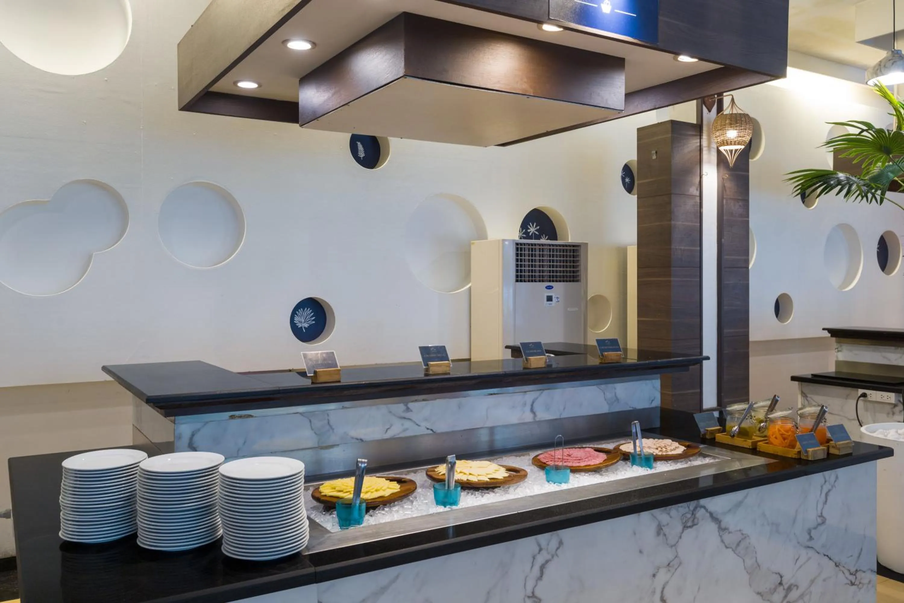 Restaurant/places to eat in Arinara Beach Resort Phuket - SHA Extra Plus