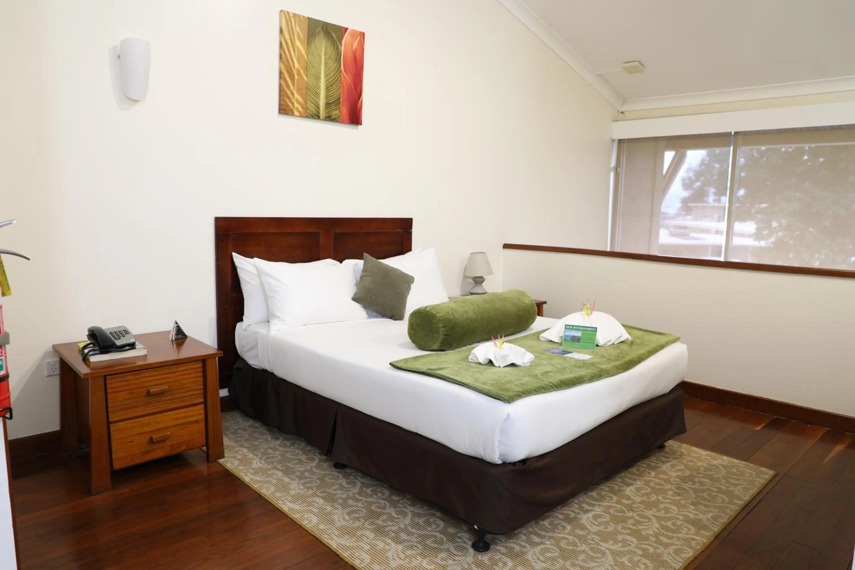 Bedroom, Bed in Huon Gulf Hotel