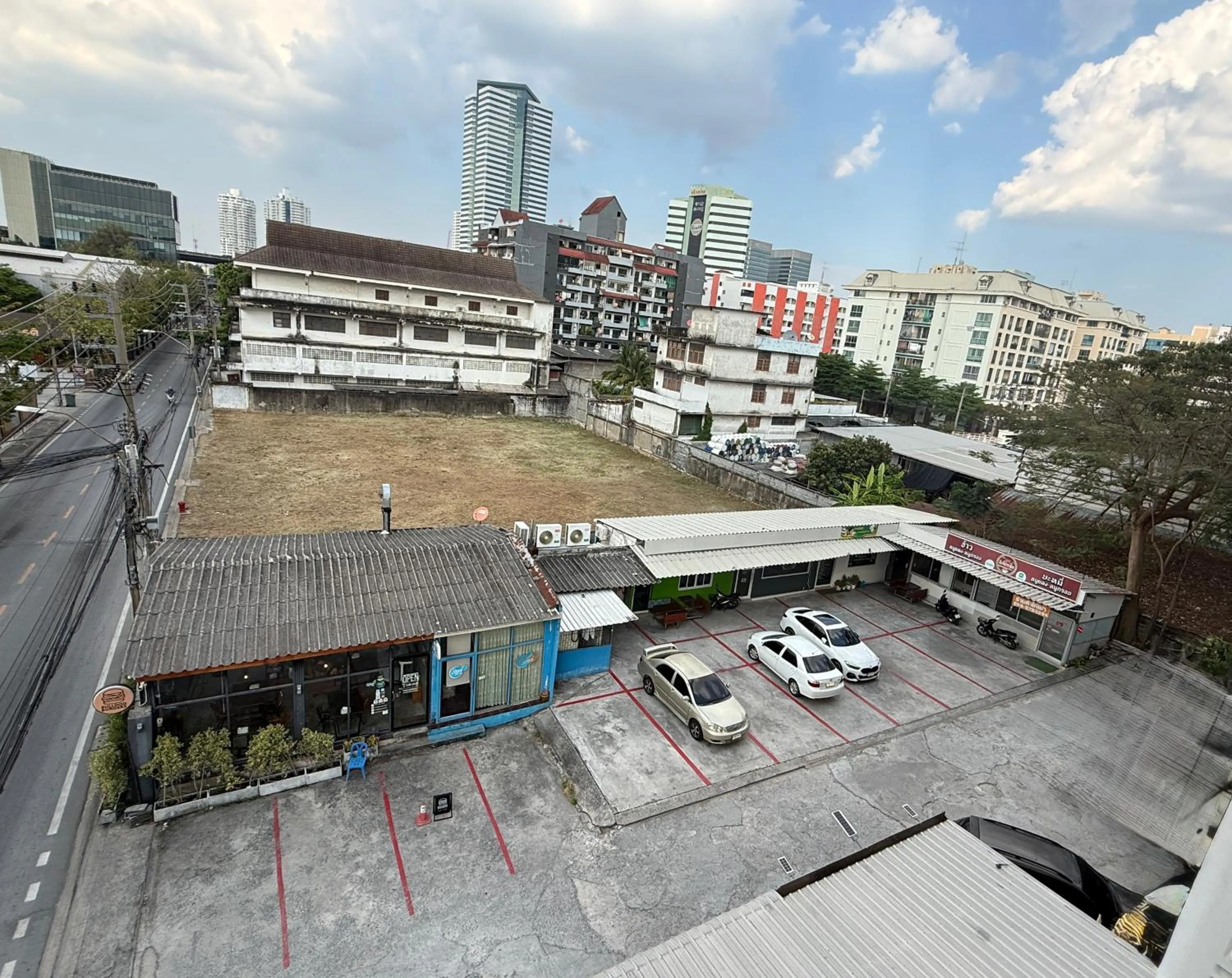 โรงแรมวินบางนา Win Bangna Hotel