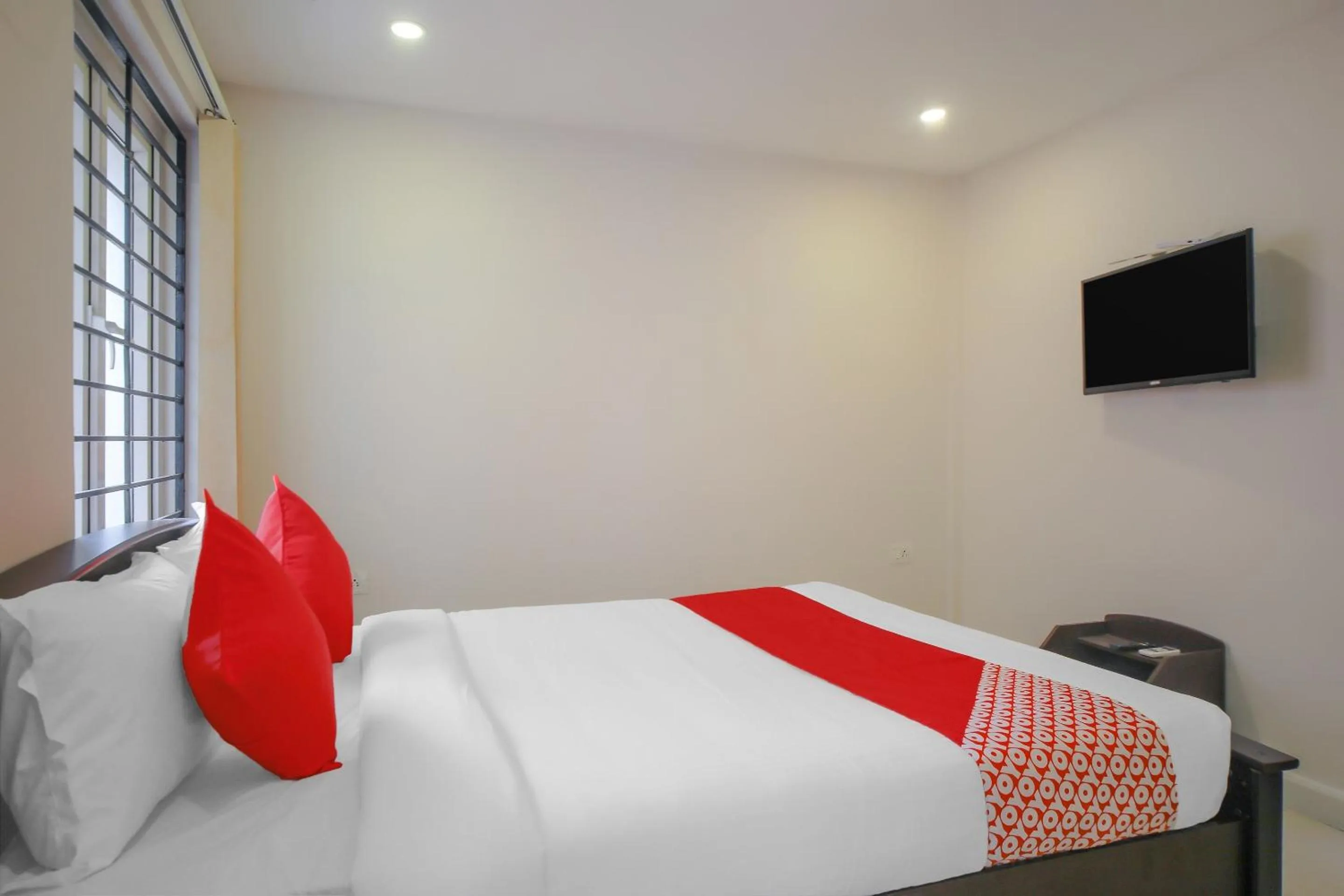 Bedroom, Bed in Super Hotel O Pride Hospitality Nungambakkam