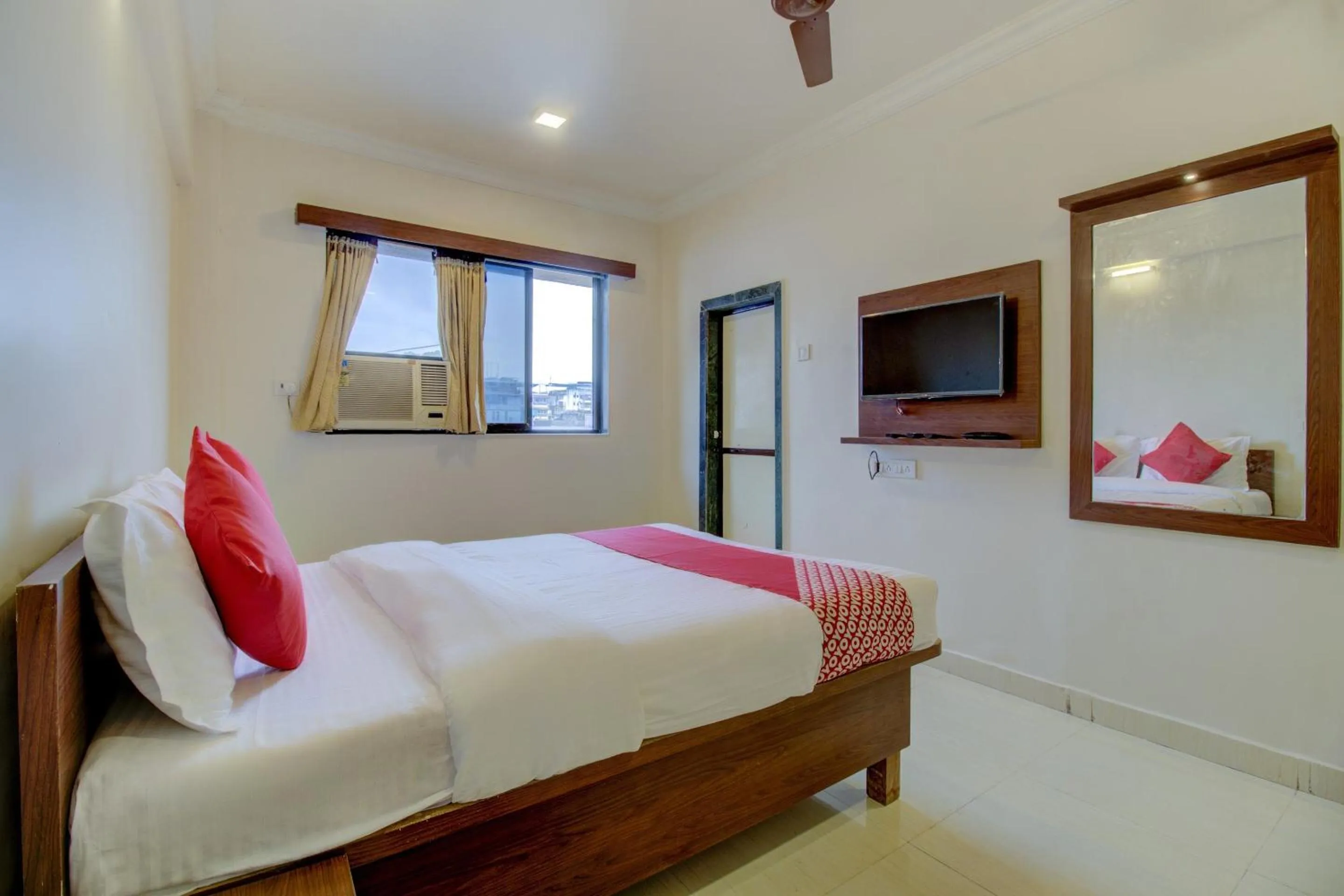 Bedroom, Bed in Hotel O Della Comforts