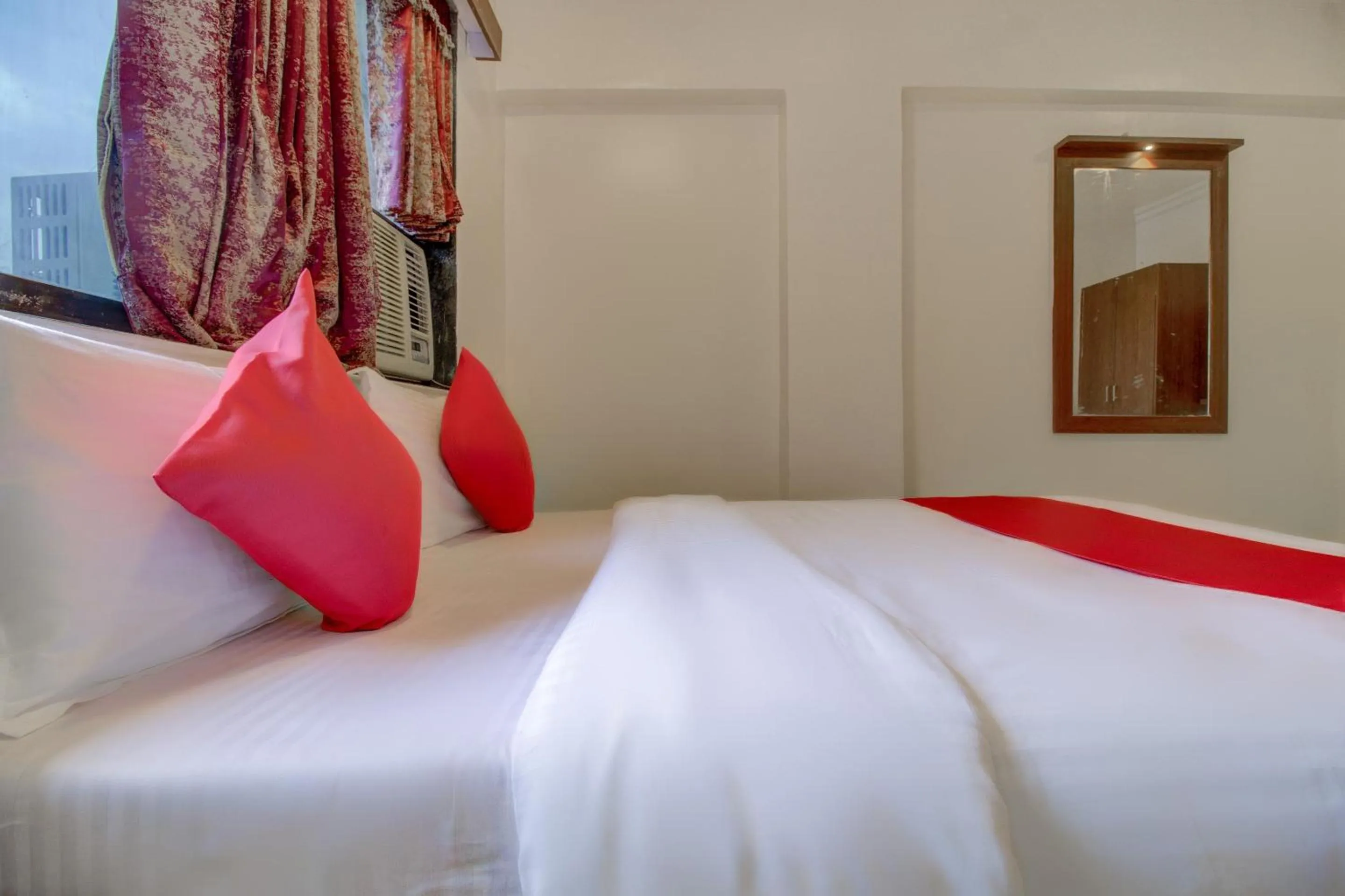 Bedroom, Bed in Hotel O Della Comforts