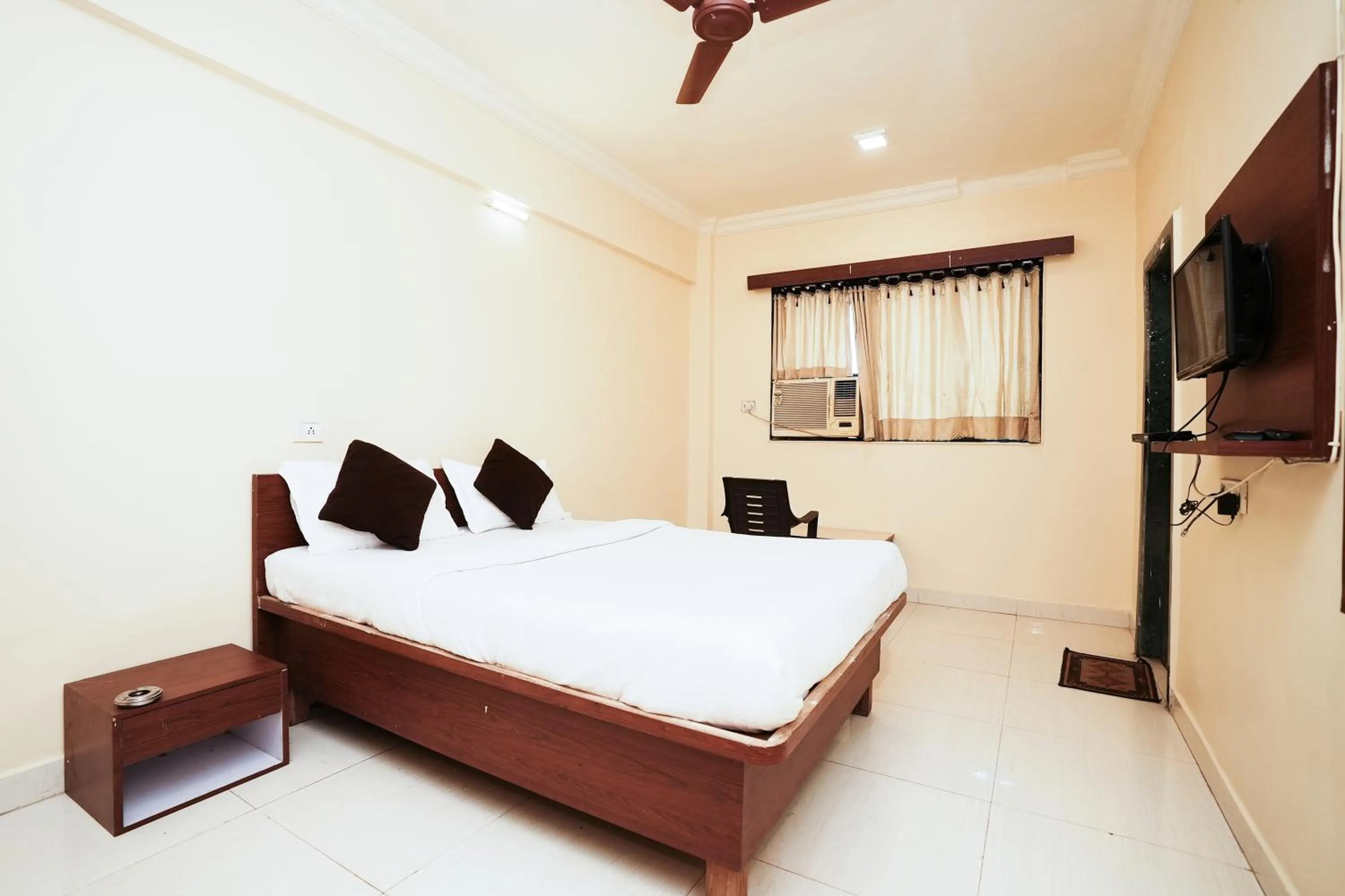 Hotel Della Comfort near Ambreshwar Shiv Mandir, Ambernath