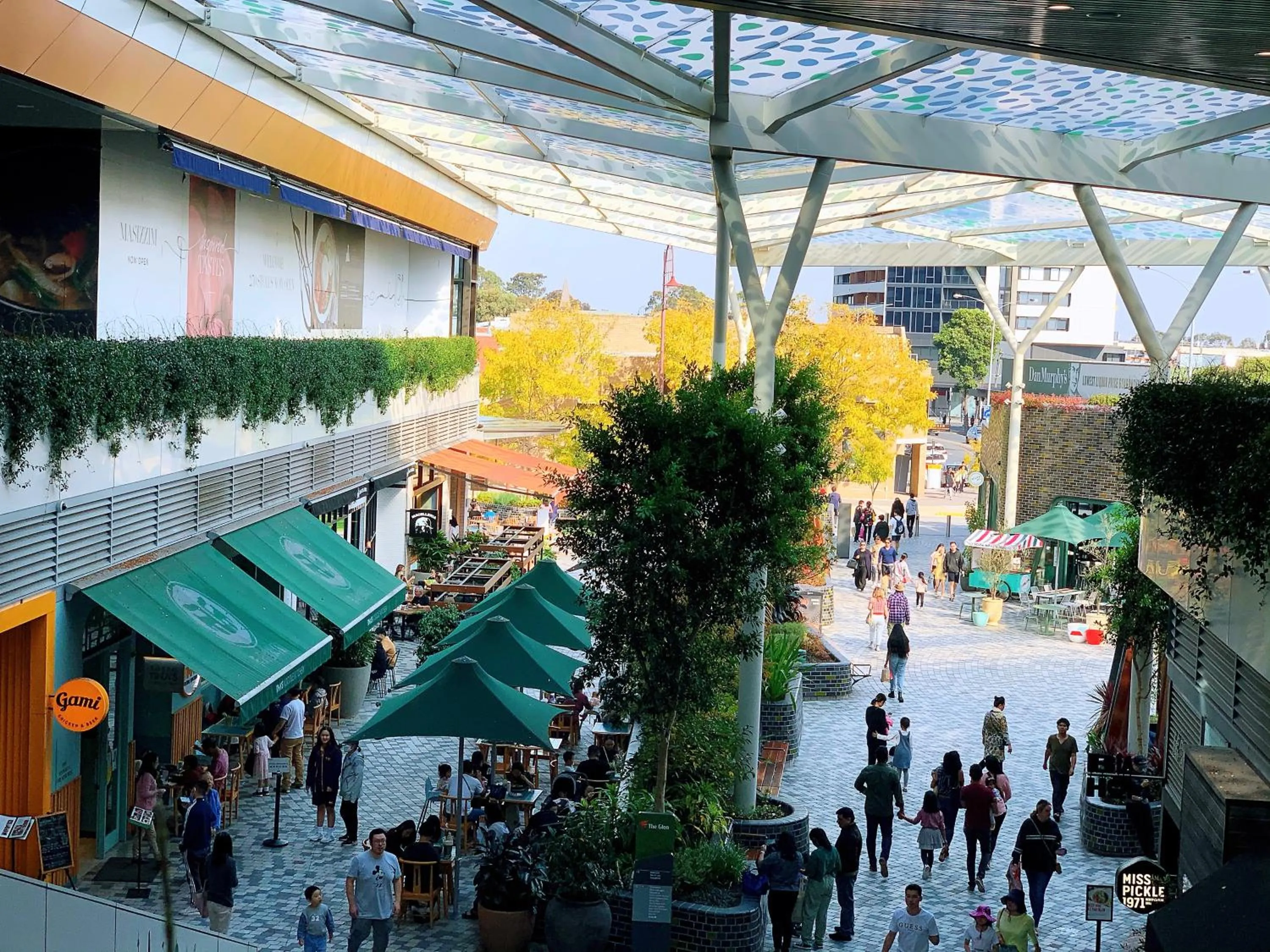 Restaurant/places to eat in Skygarden Luxury Condo