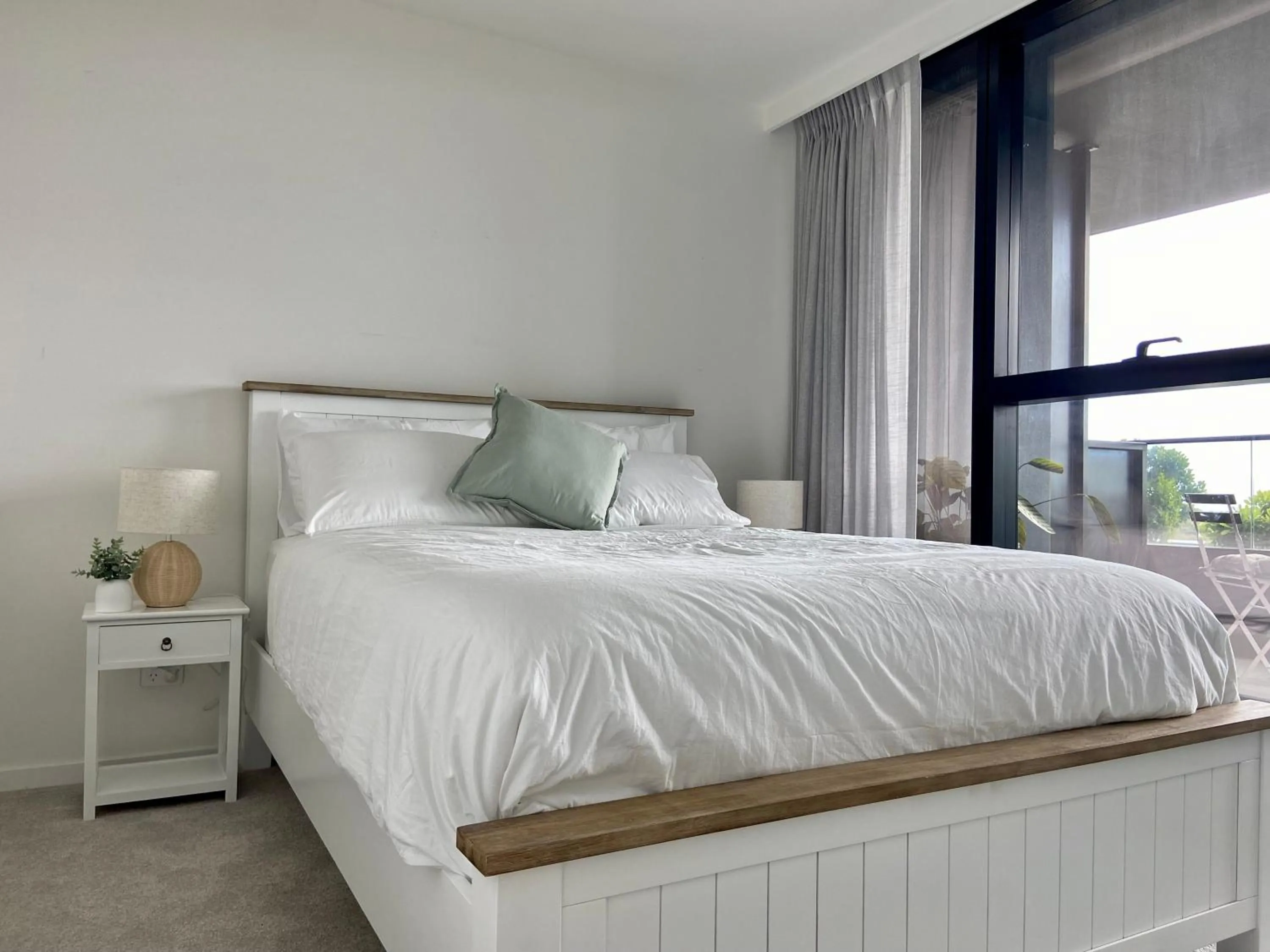 Bedroom, Bed in Skygarden Luxury Condo